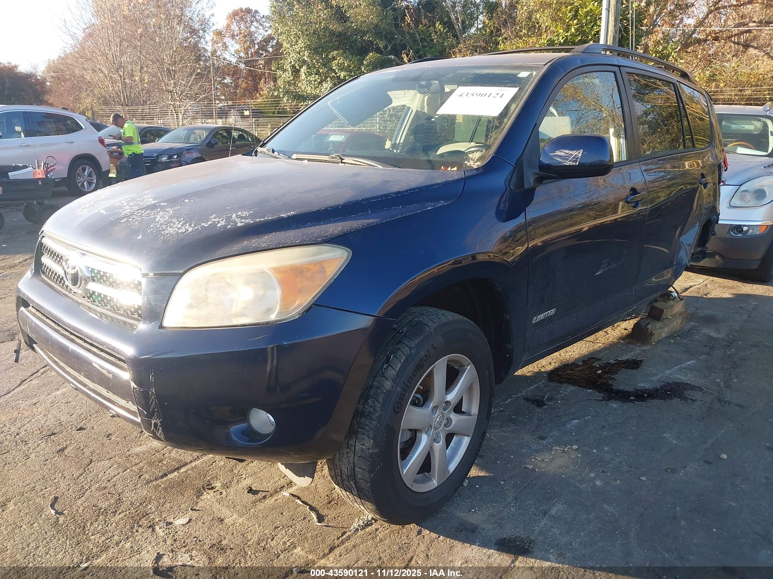 TOYOTA RAV4 image 2