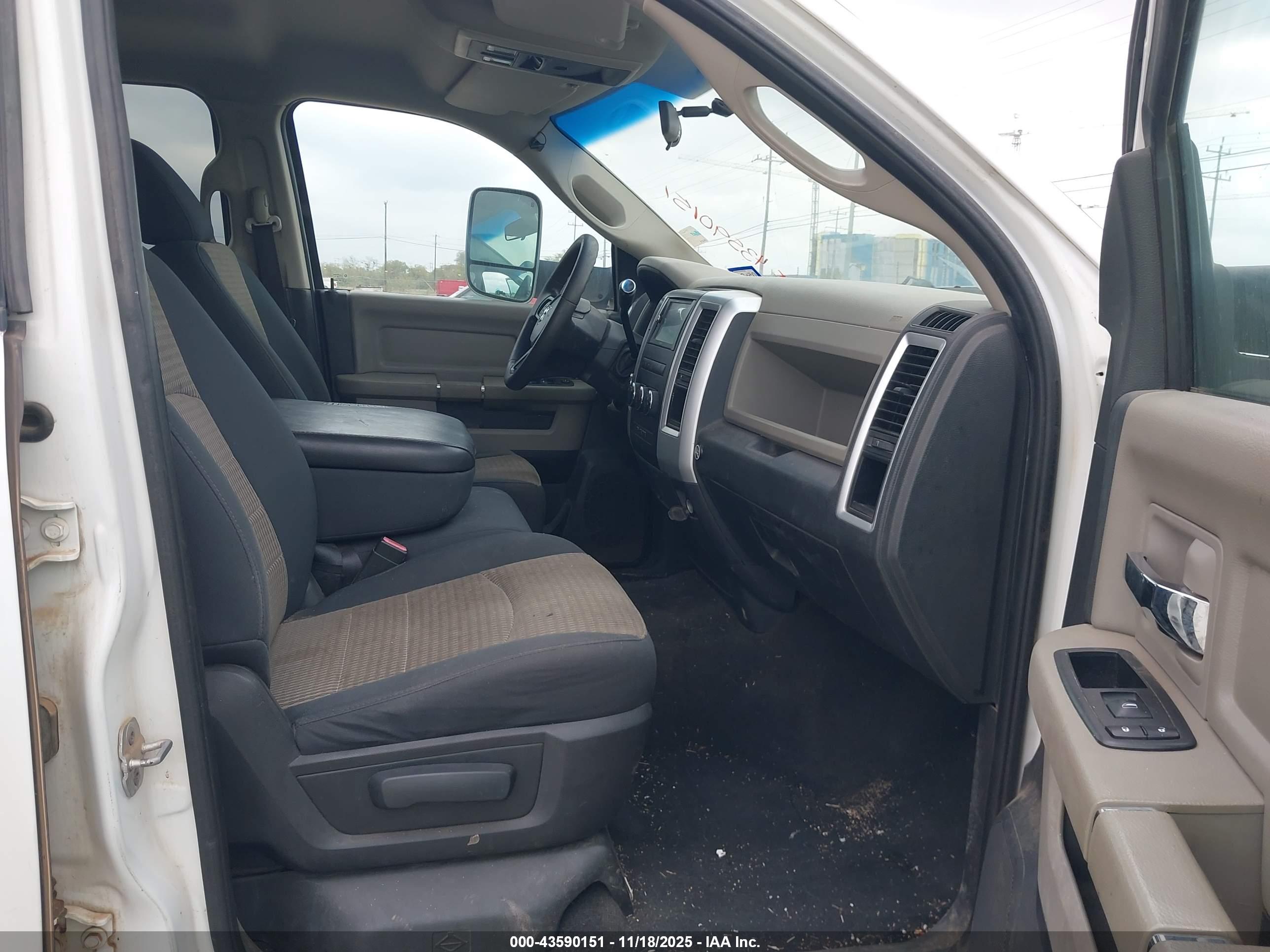 DODGE RAM image 5