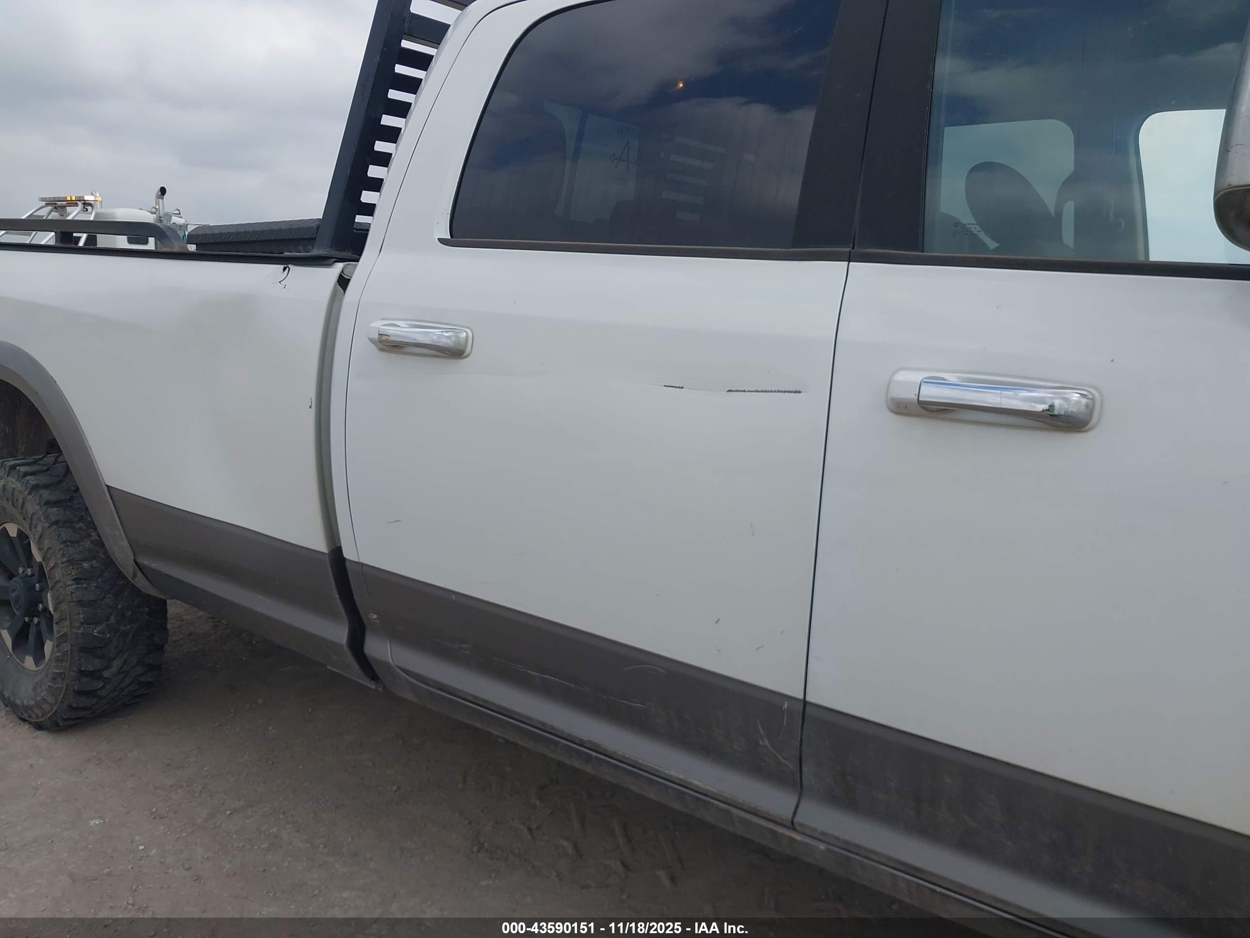 DODGE RAM image 6