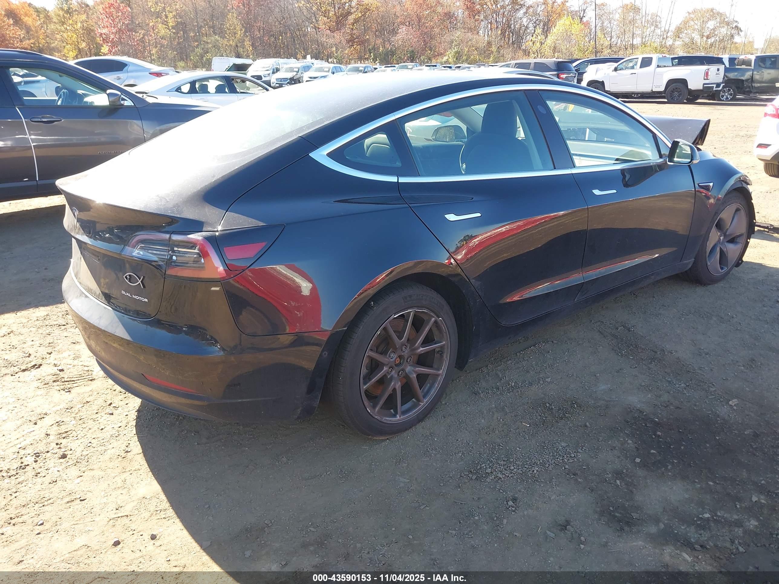 TESLA MODEL image 4