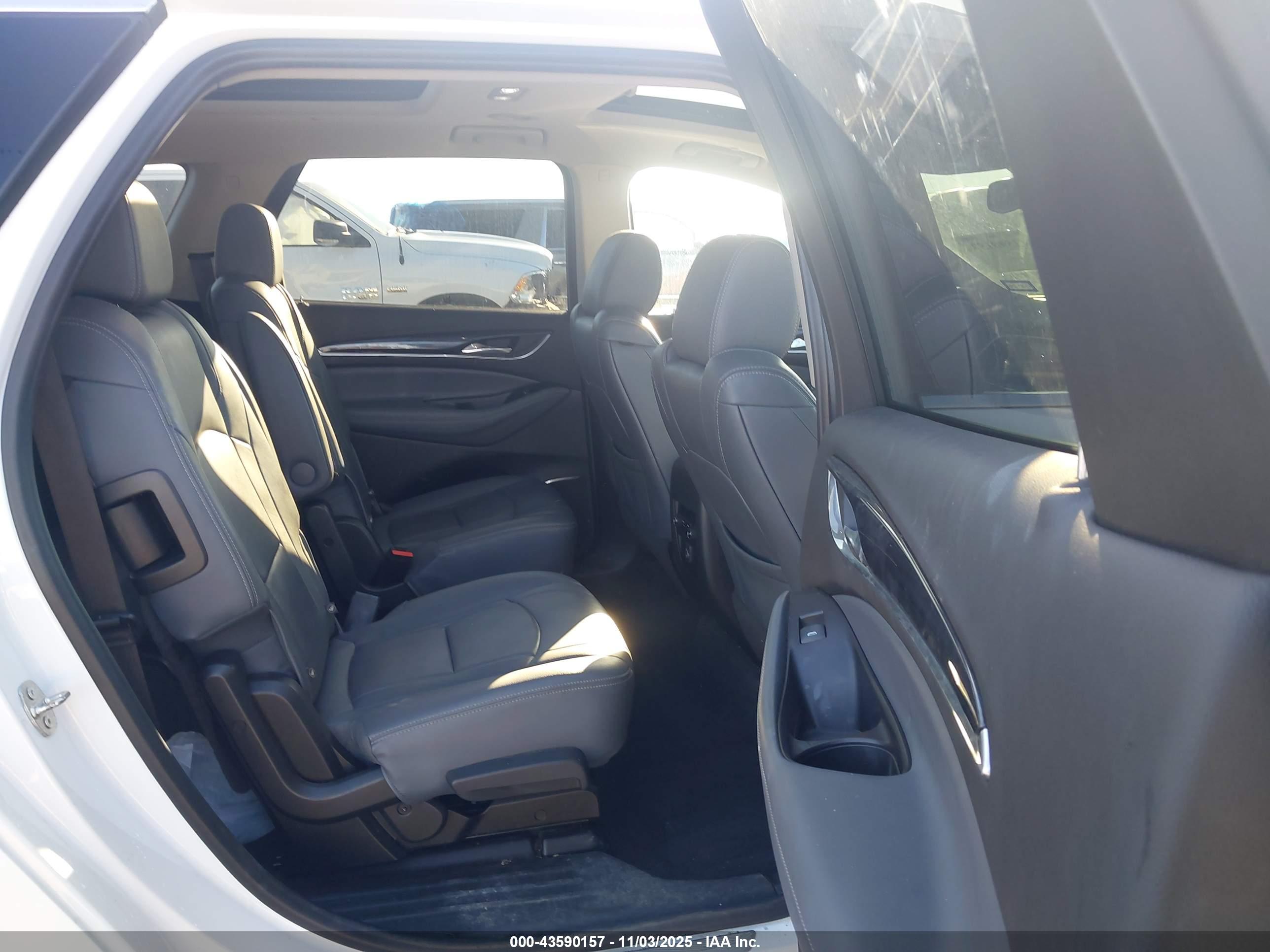 BUICK ENCLAVE image 8