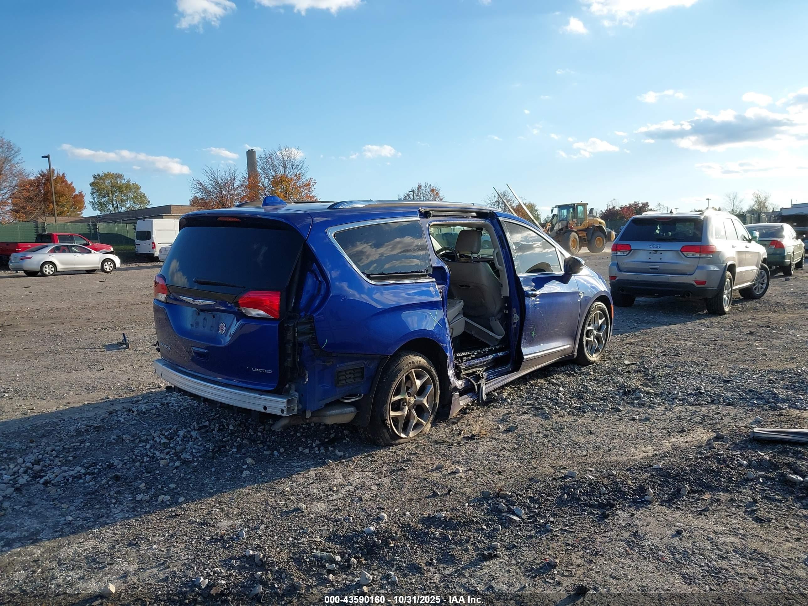 CHRYSLER PACIFICA image 4