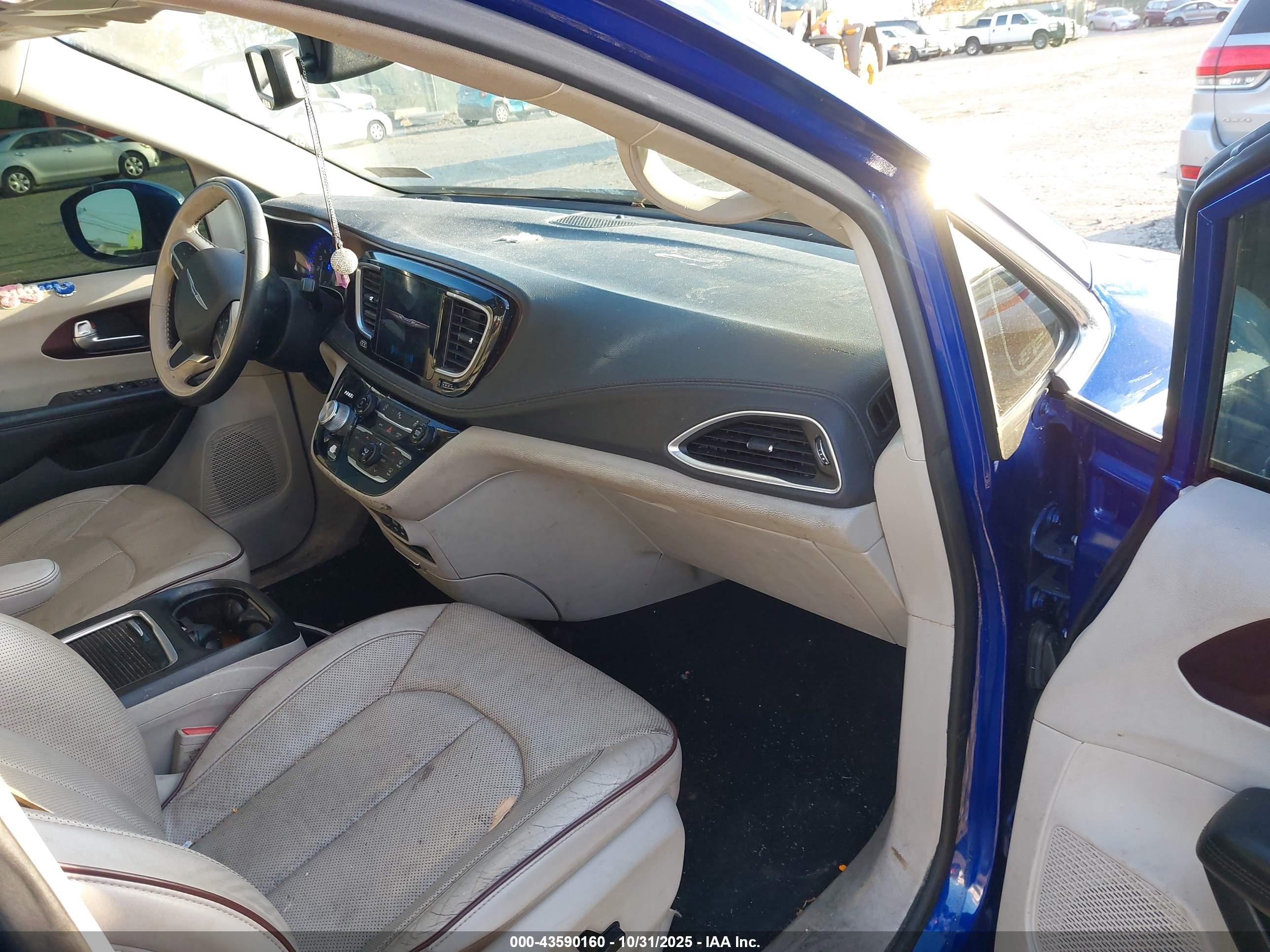 CHRYSLER PACIFICA image 5