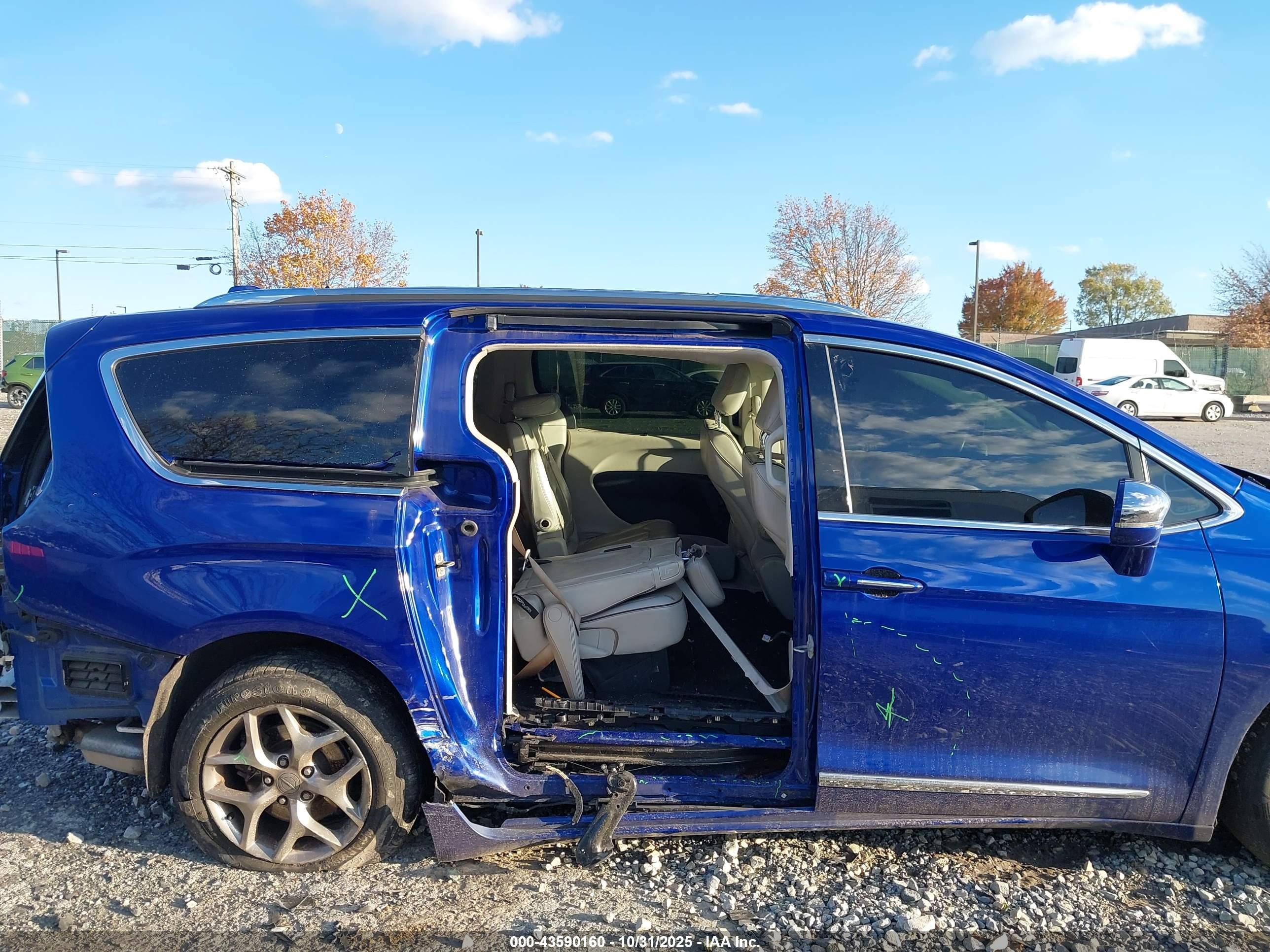CHRYSLER PACIFICA image 6