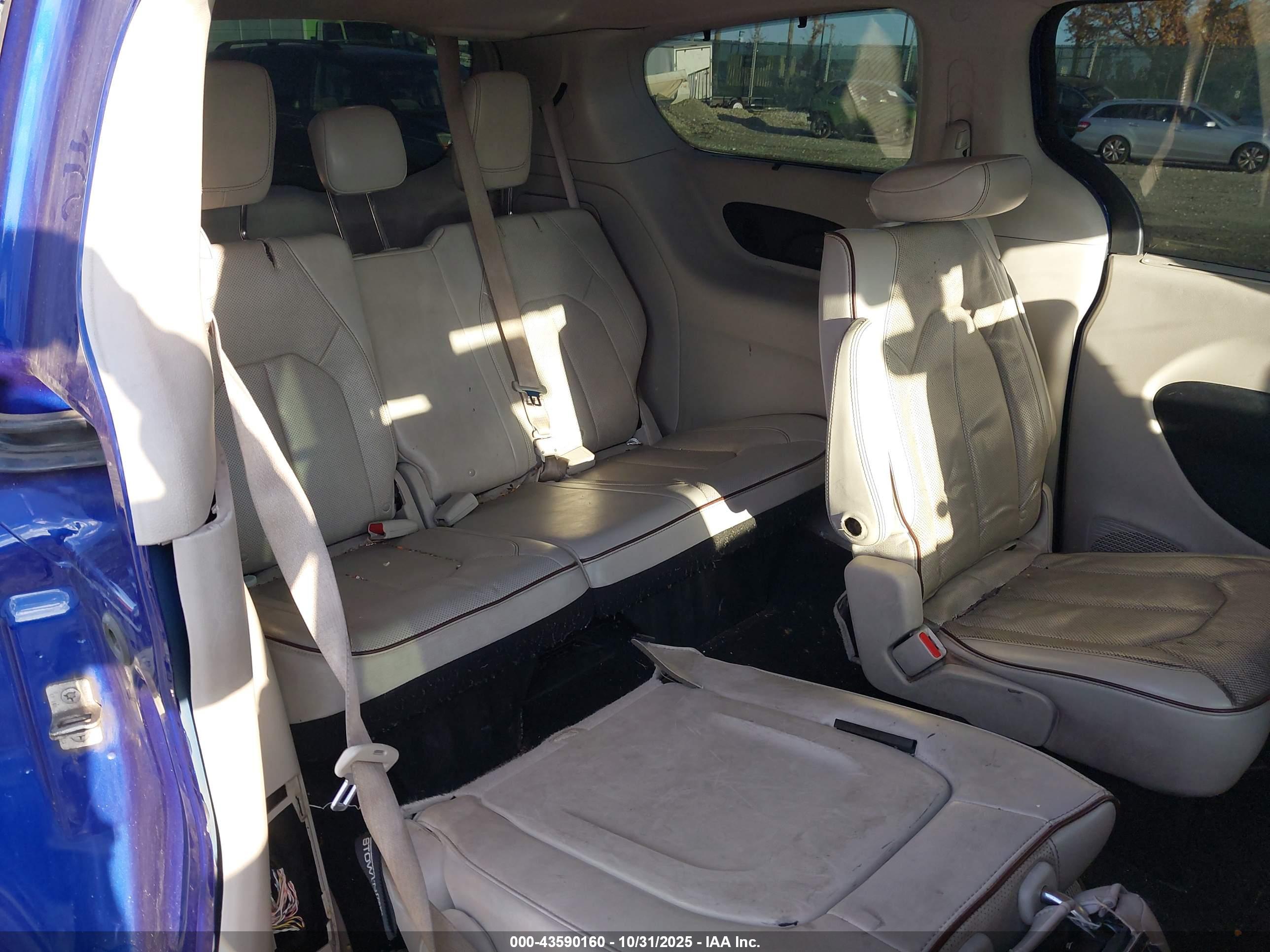 CHRYSLER PACIFICA image 8
