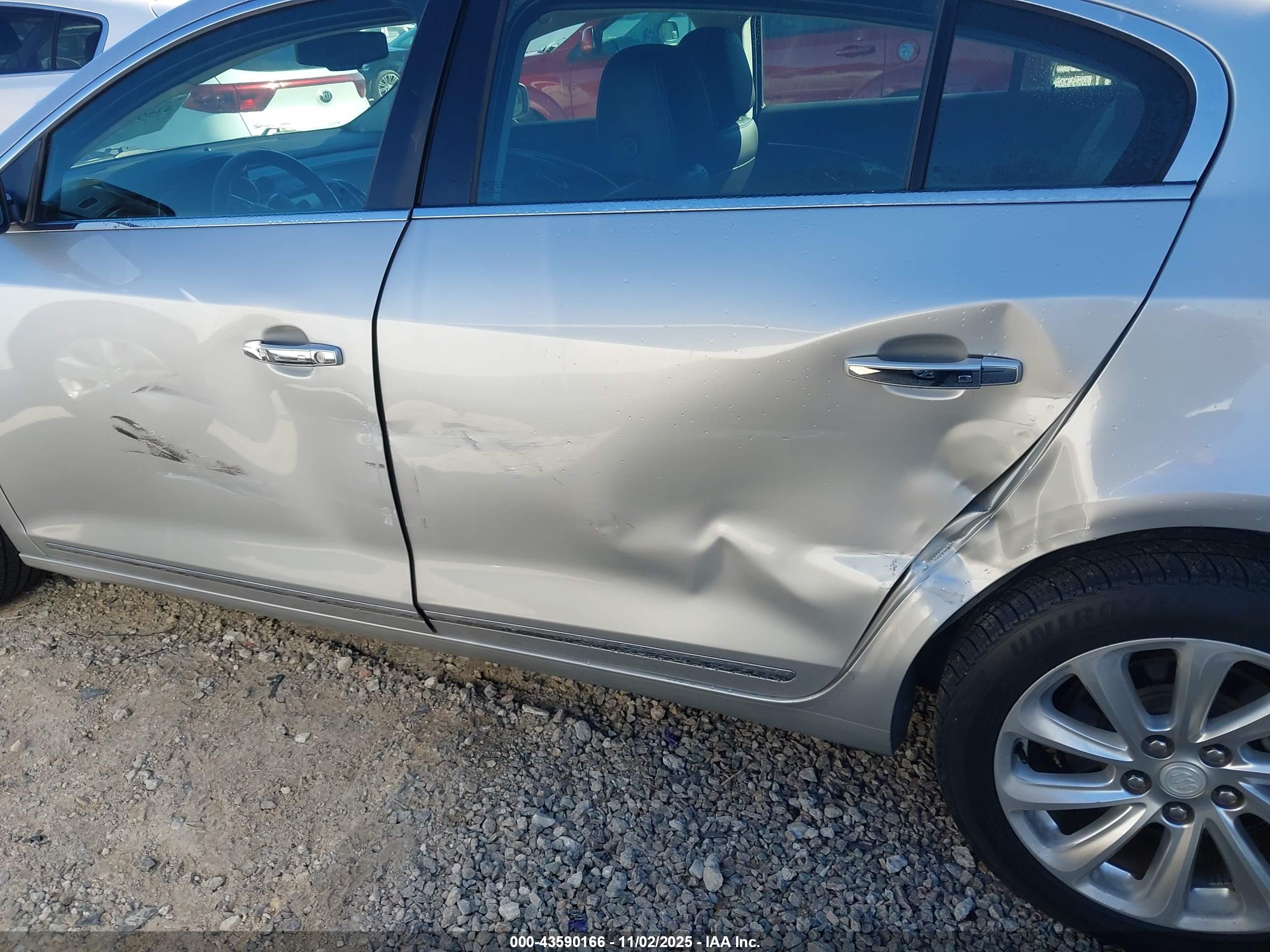 BUICK LACROSSE image 6