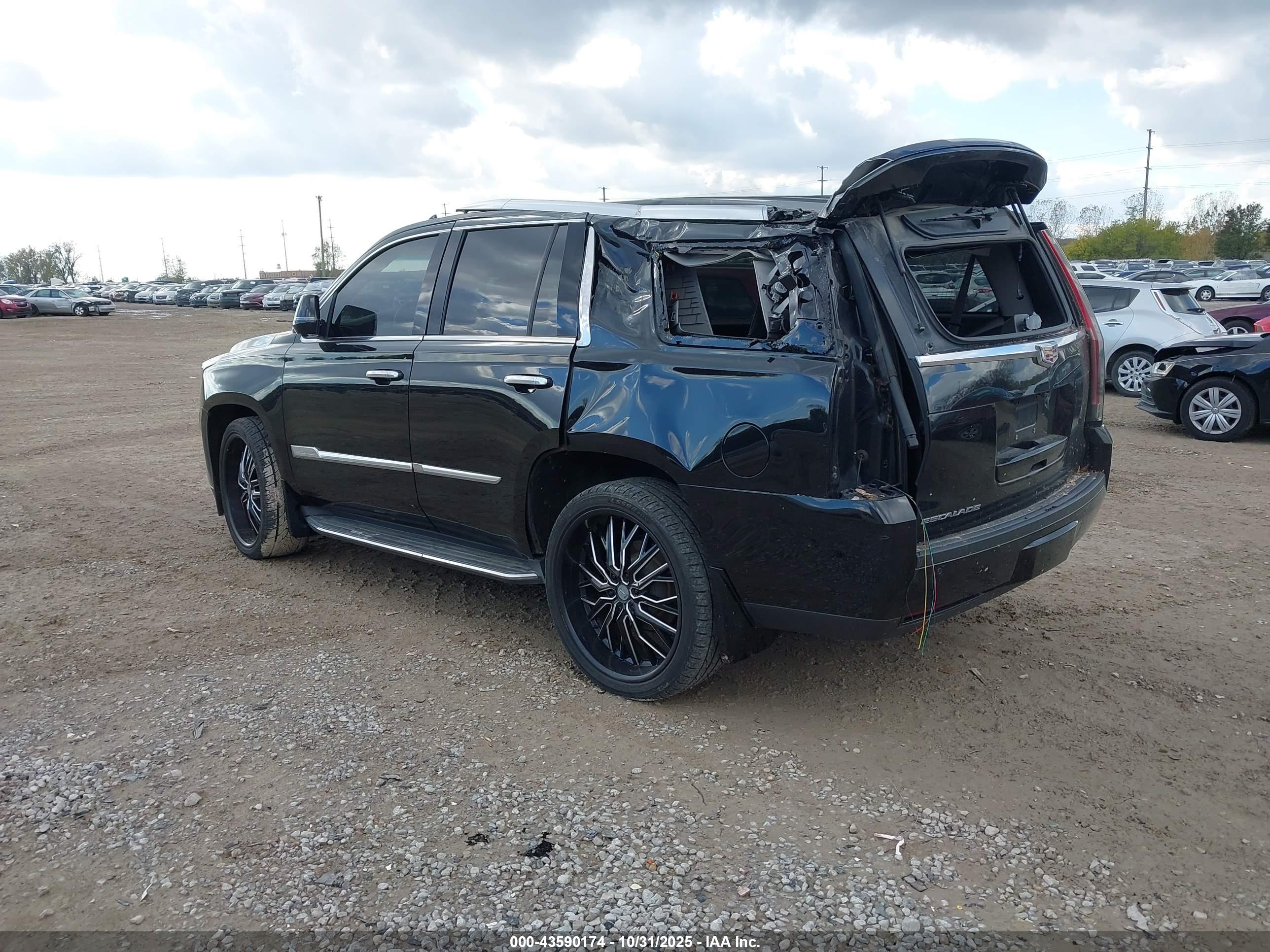 CADILLAC ESCALADE image 3