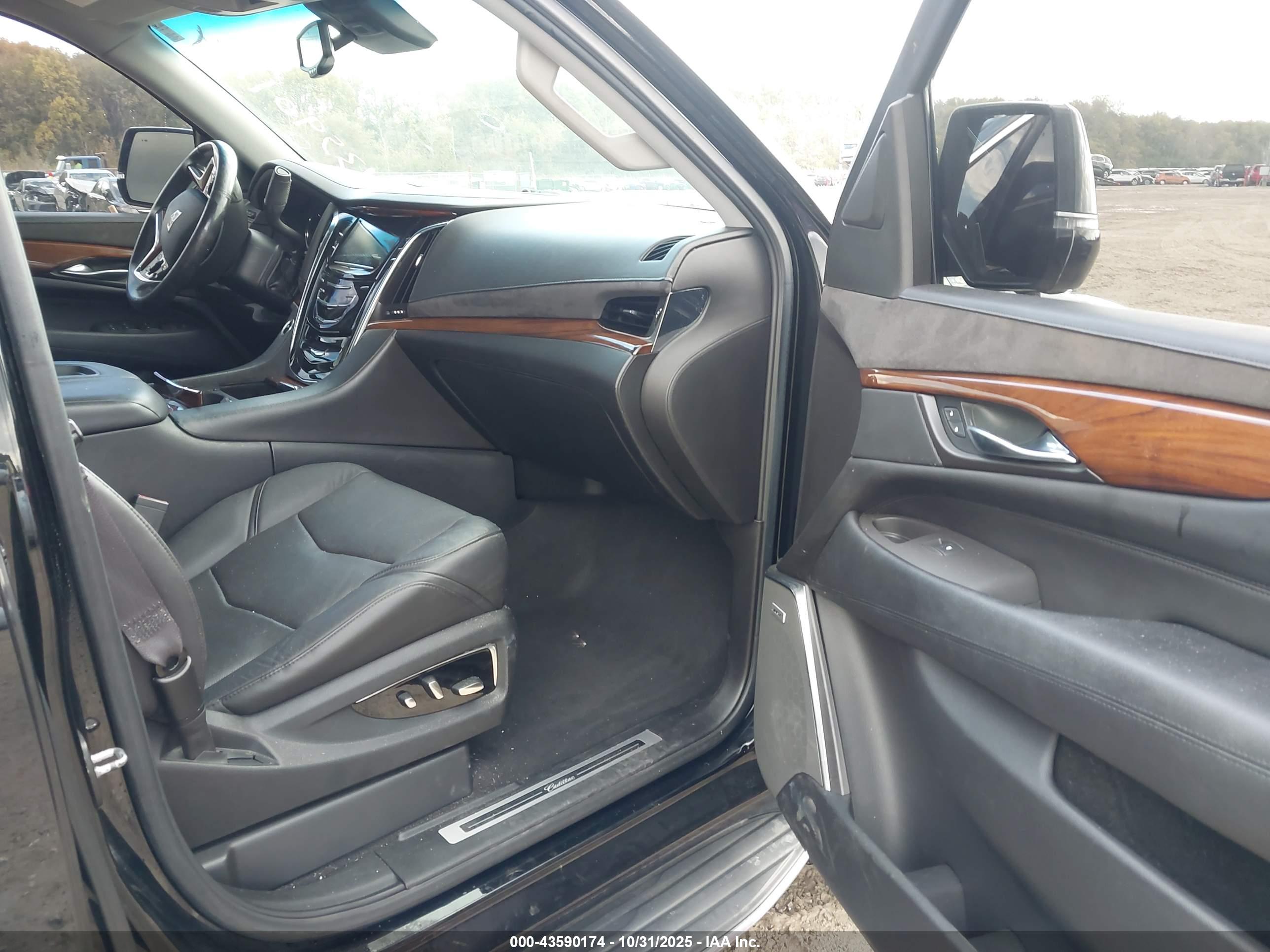 CADILLAC ESCALADE image 5