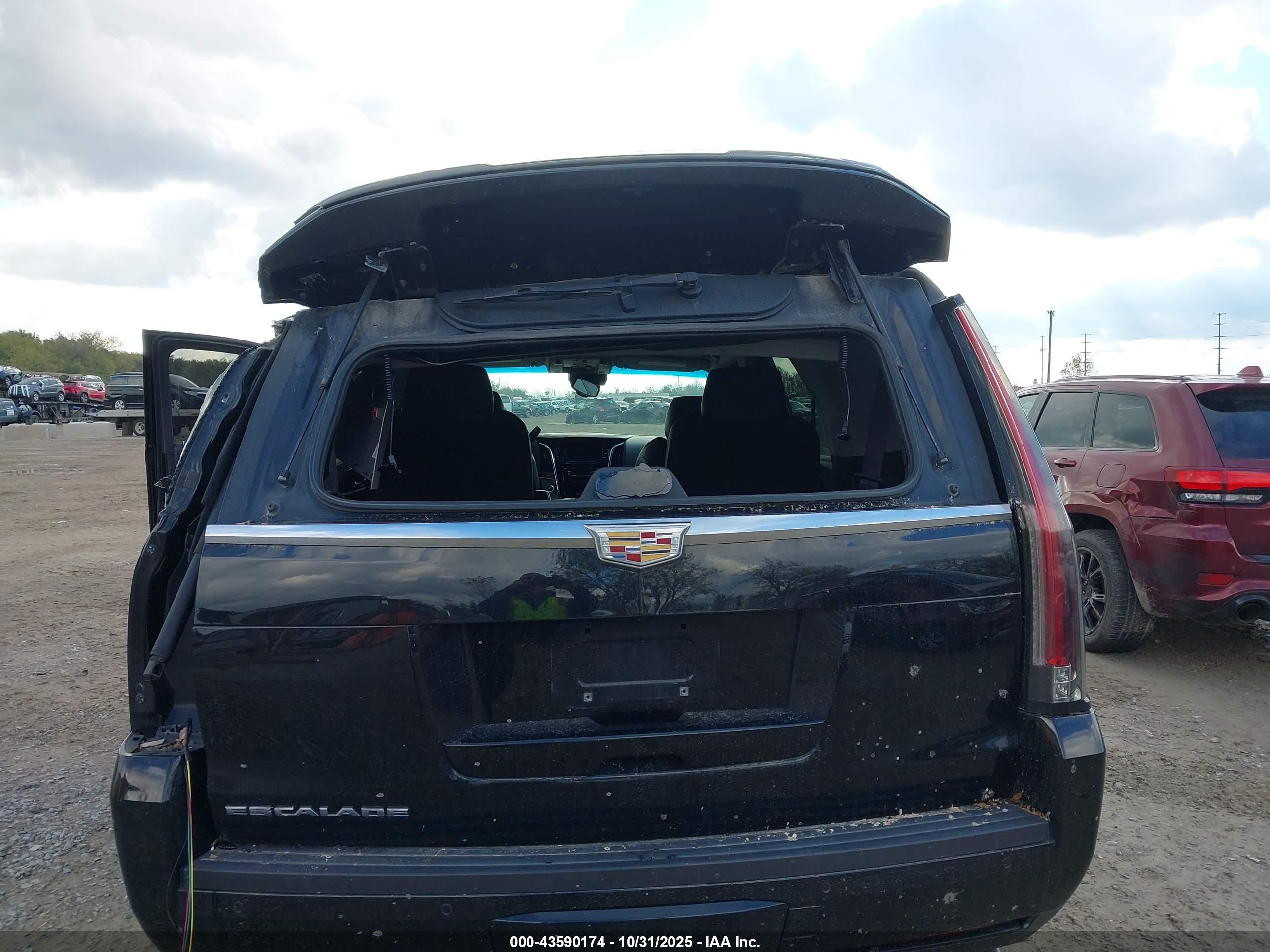 CADILLAC ESCALADE image 6