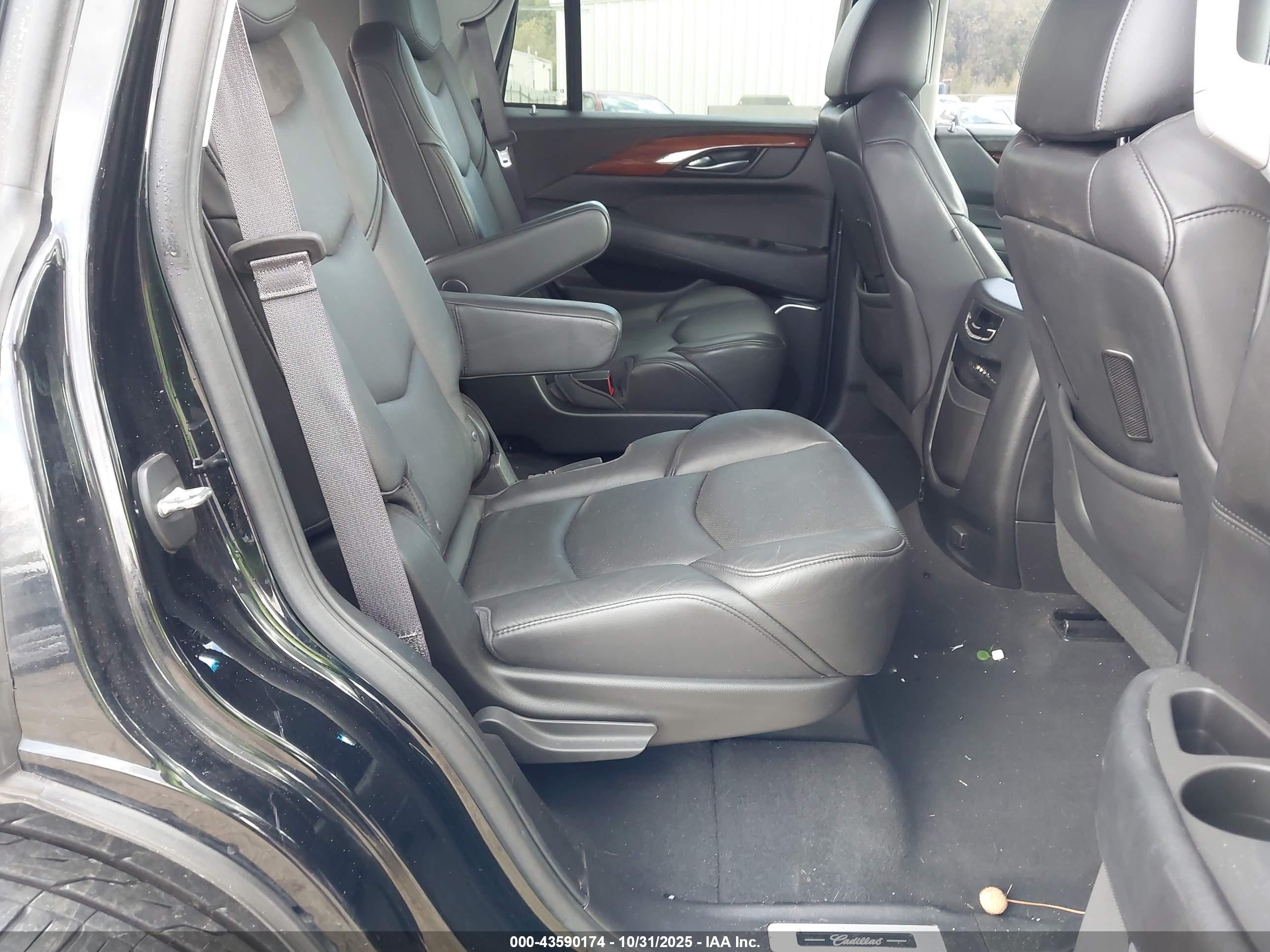 CADILLAC ESCALADE image 8