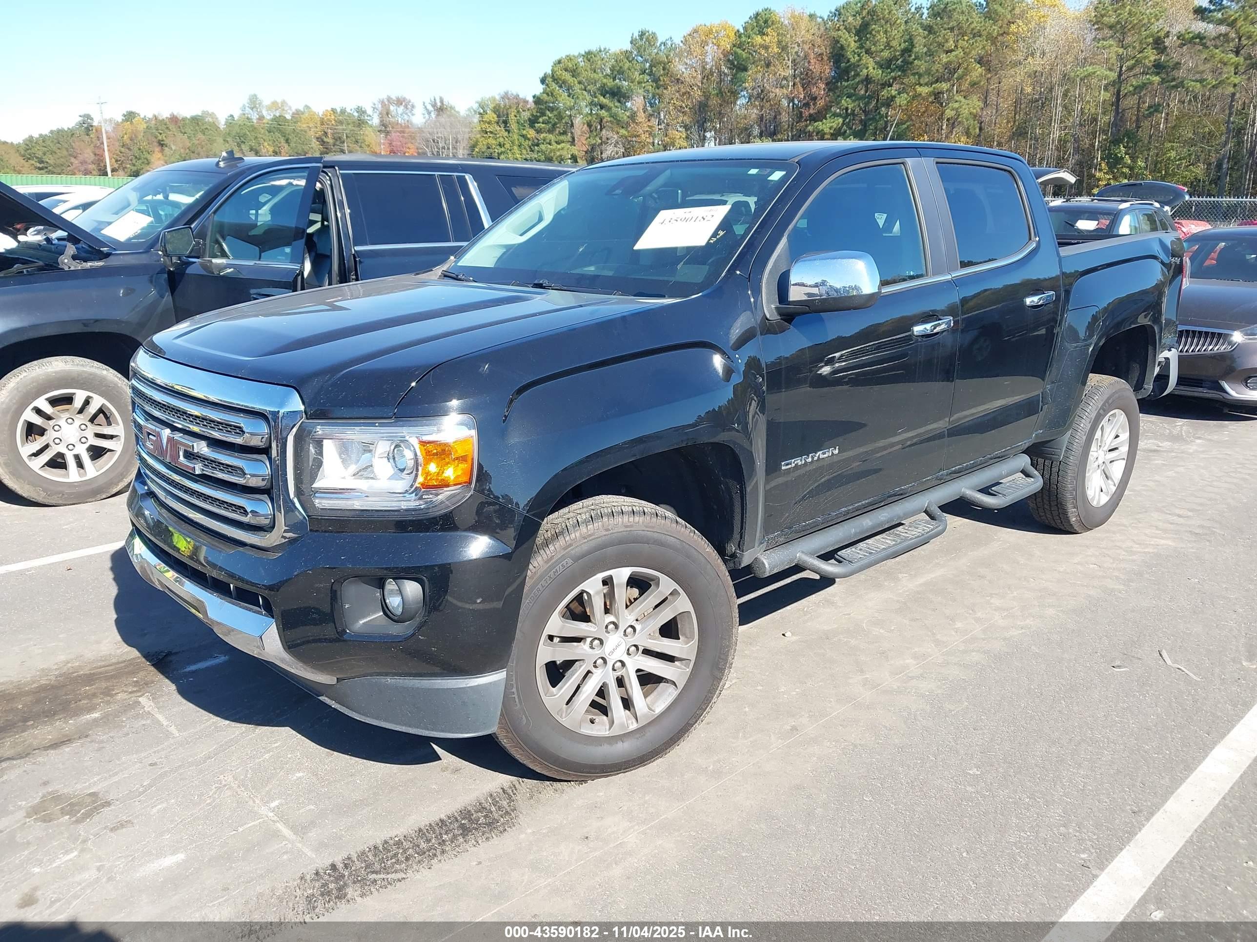 GMC CANYON image 2