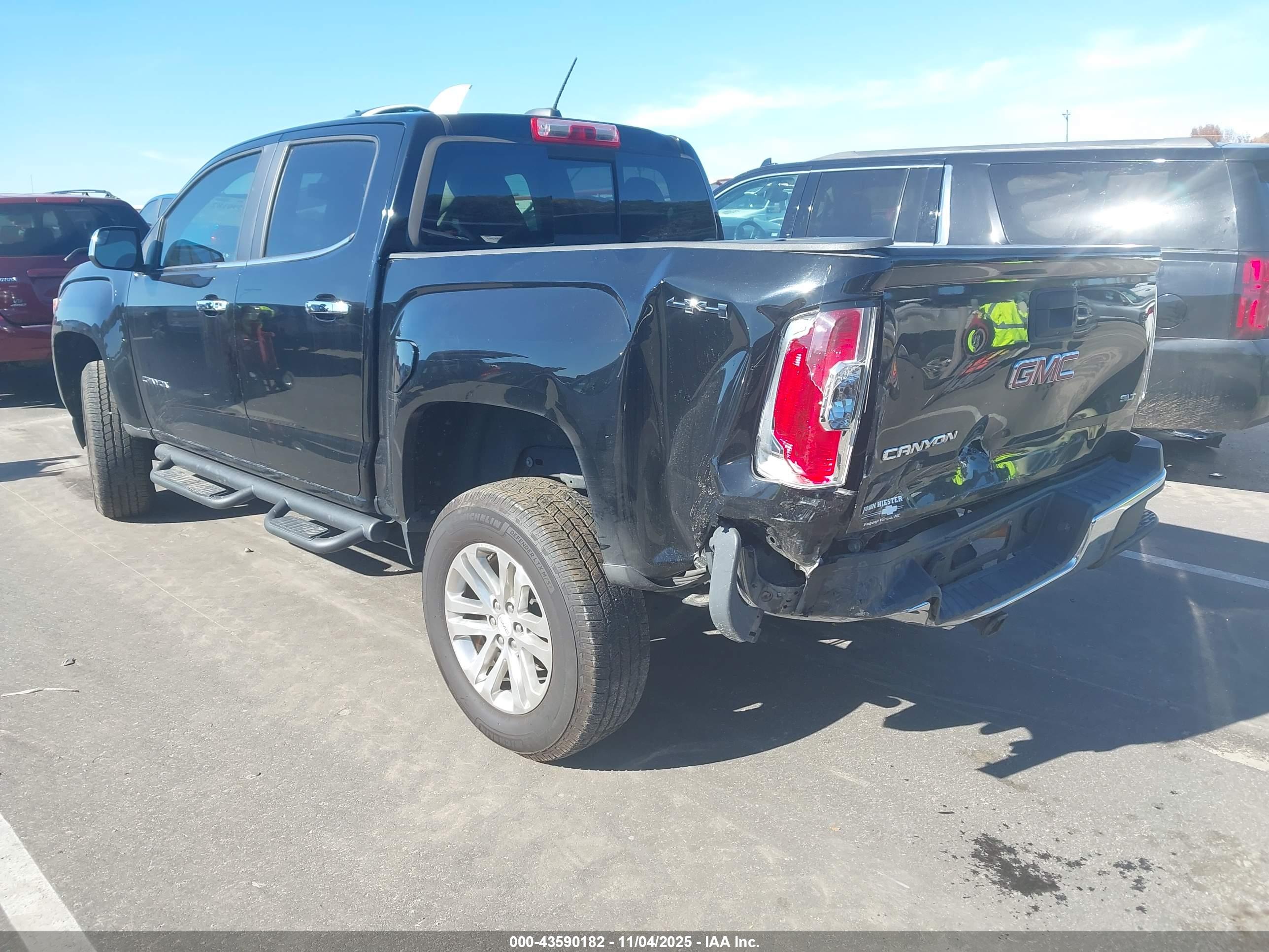GMC CANYON image 3