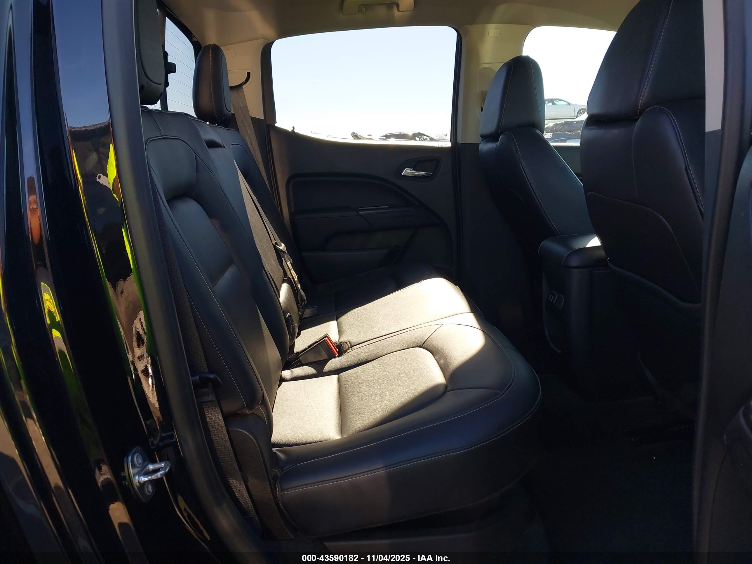 GMC CANYON image 8