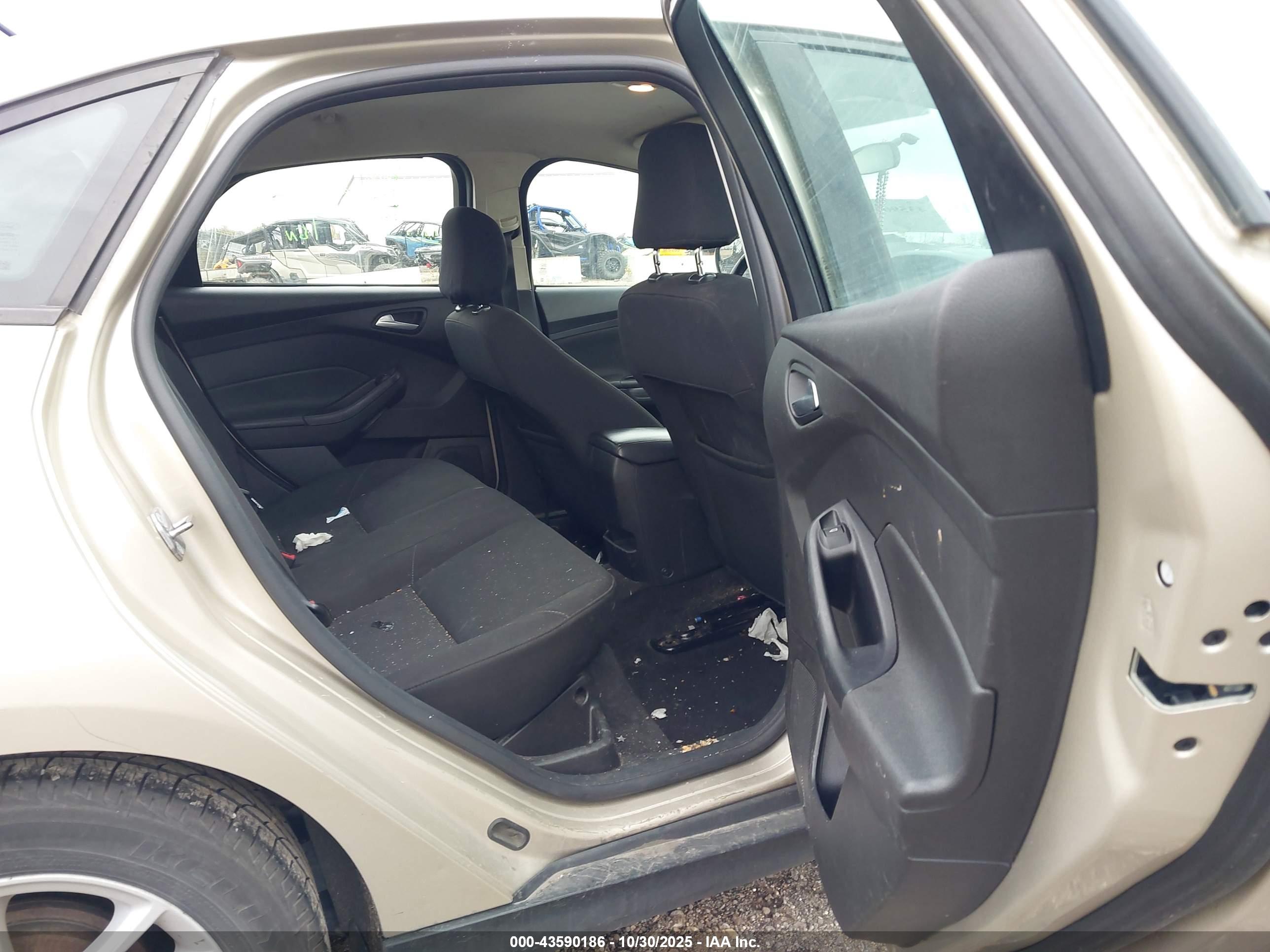 FORD FOCUS image 8