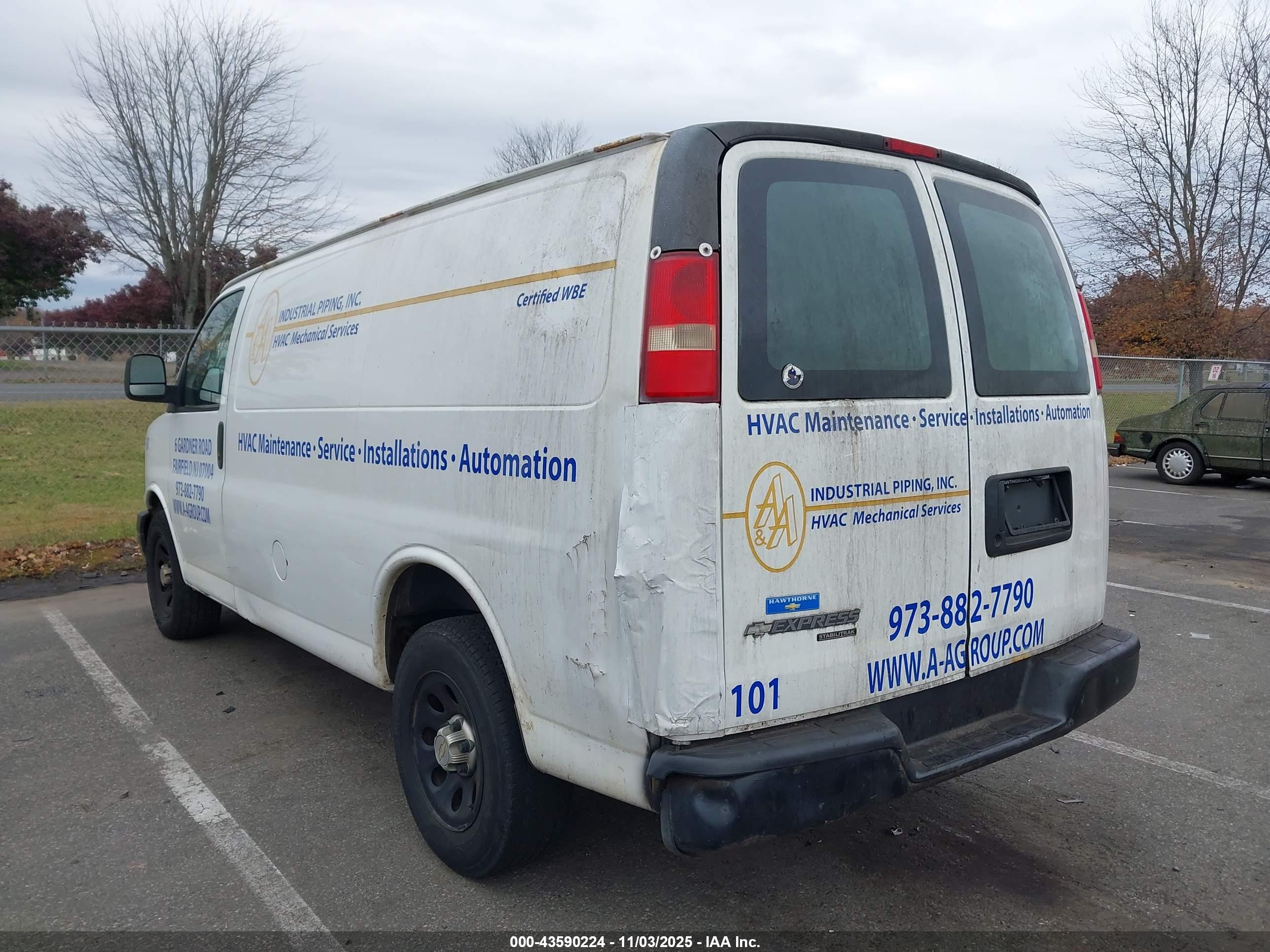 CHEVROLET EXPRESS image 3