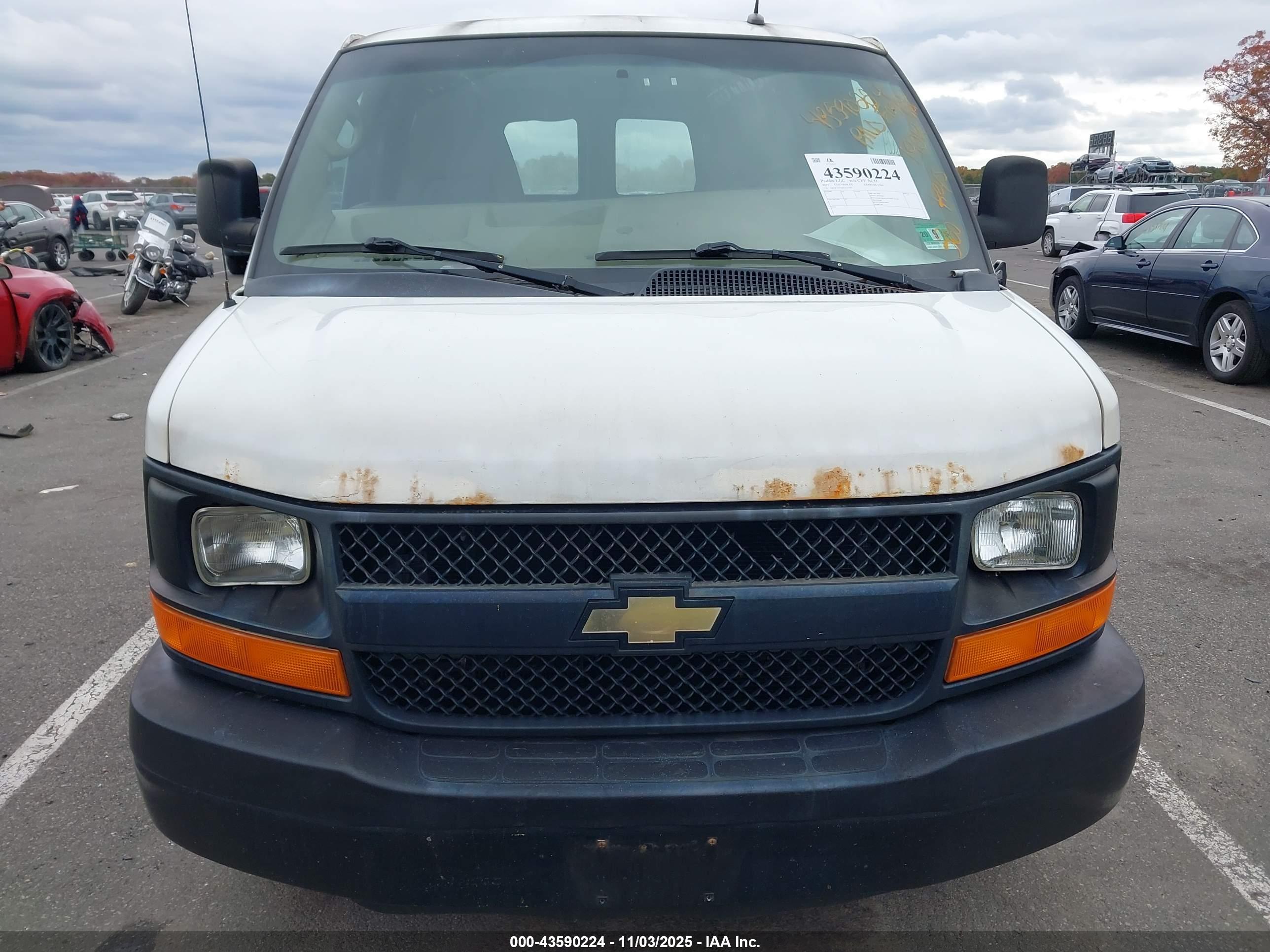 CHEVROLET EXPRESS image 6