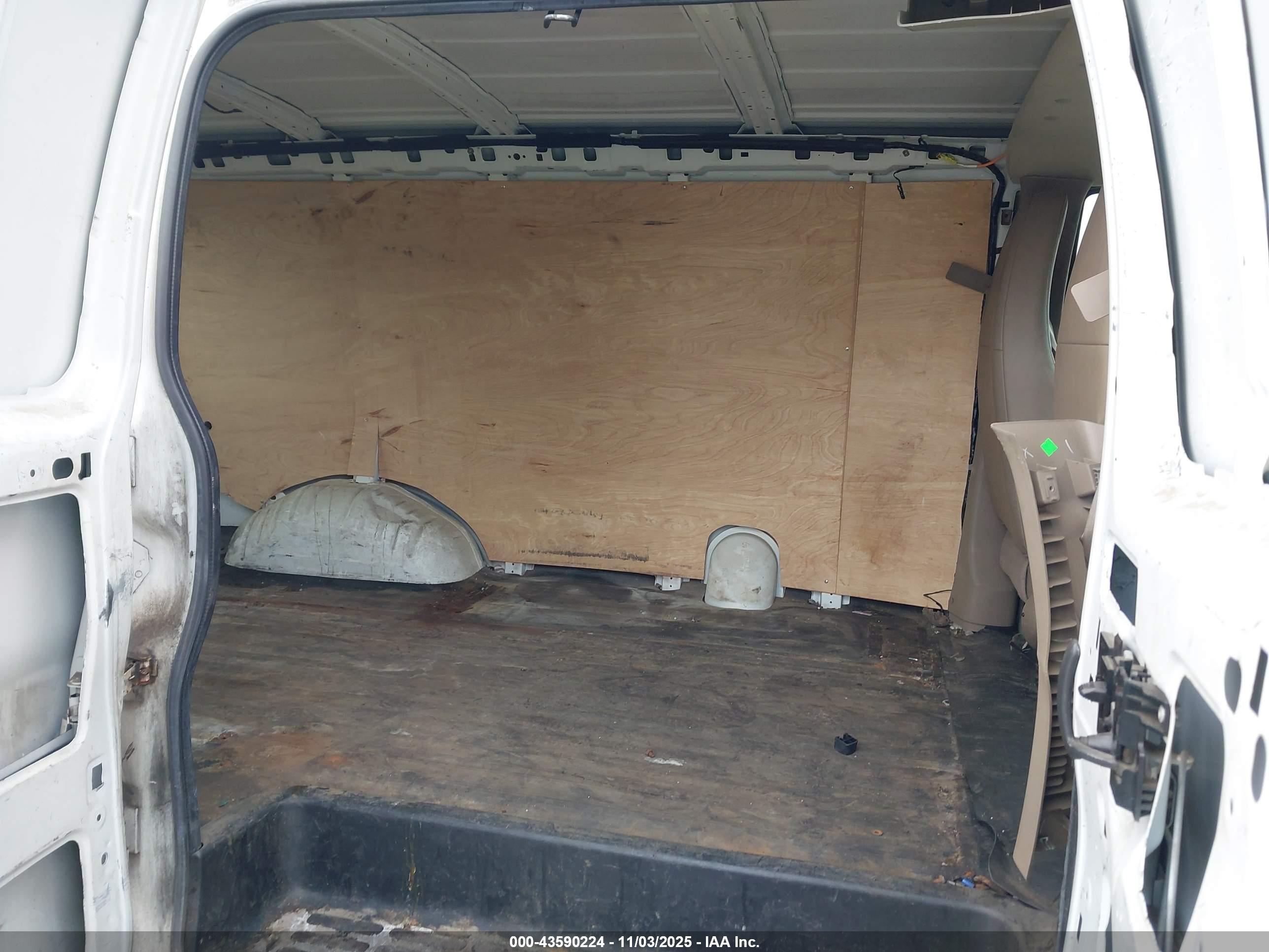 CHEVROLET EXPRESS image 8