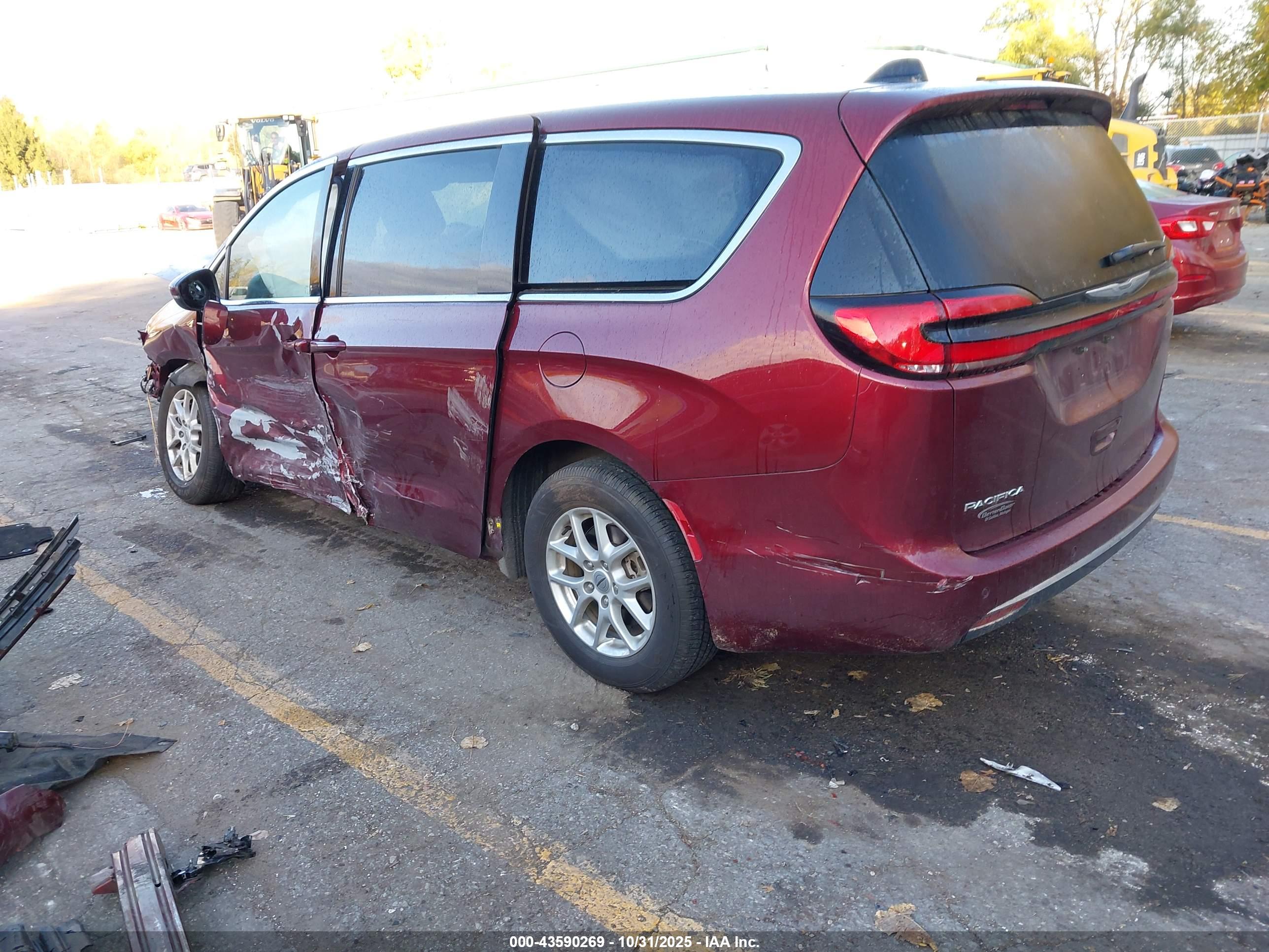 CHRYSLER PACIFICA image 3