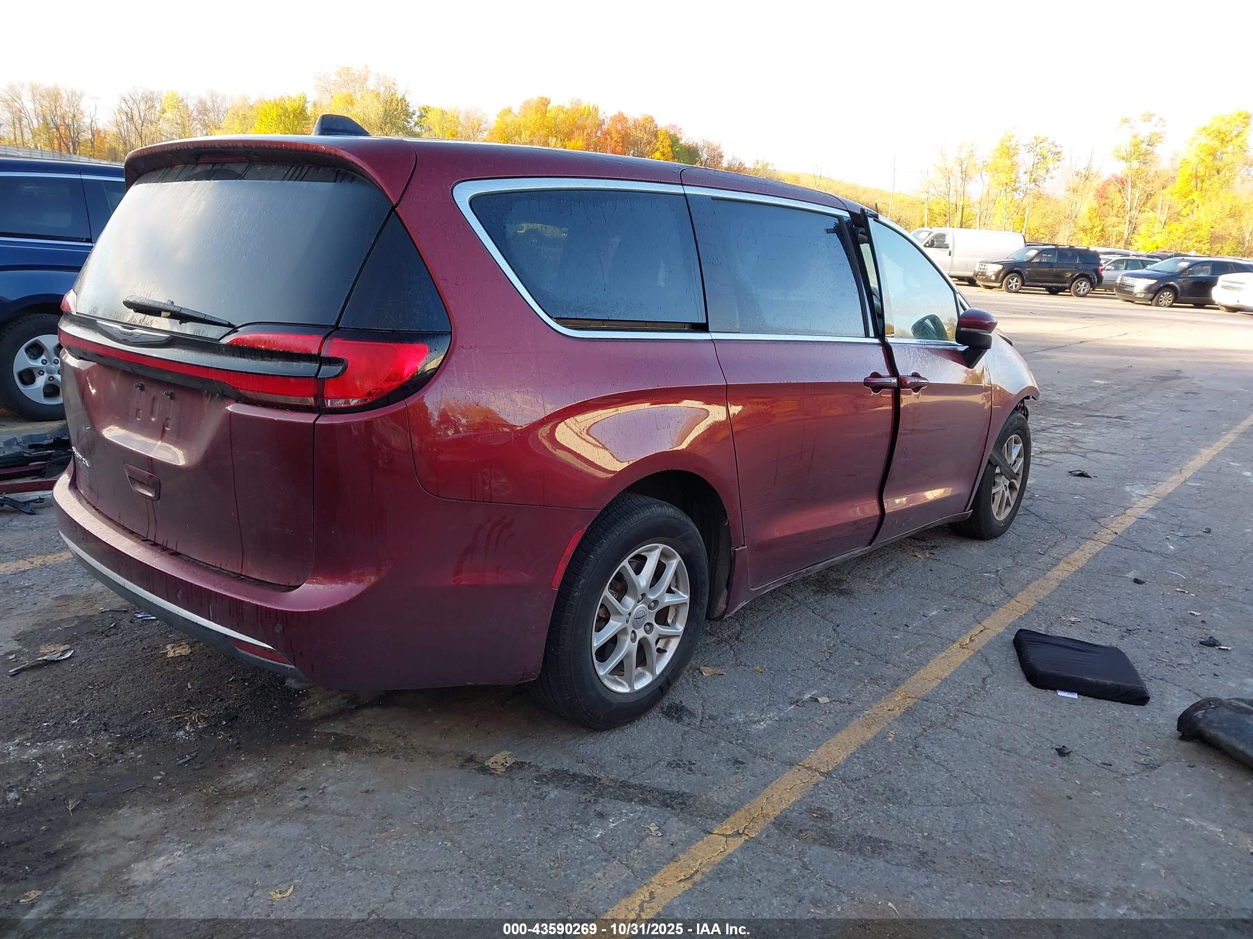 CHRYSLER PACIFICA image 4