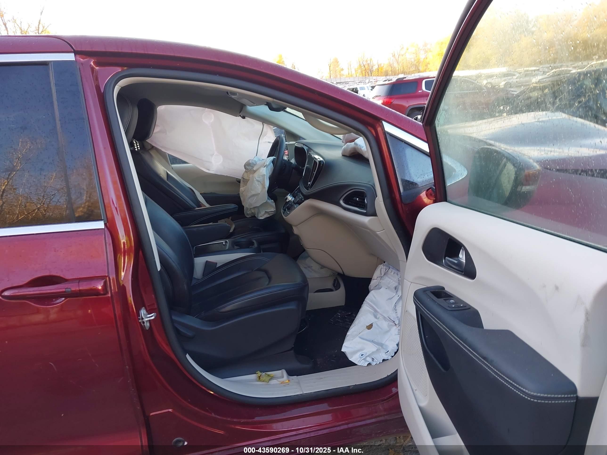 CHRYSLER PACIFICA image 5