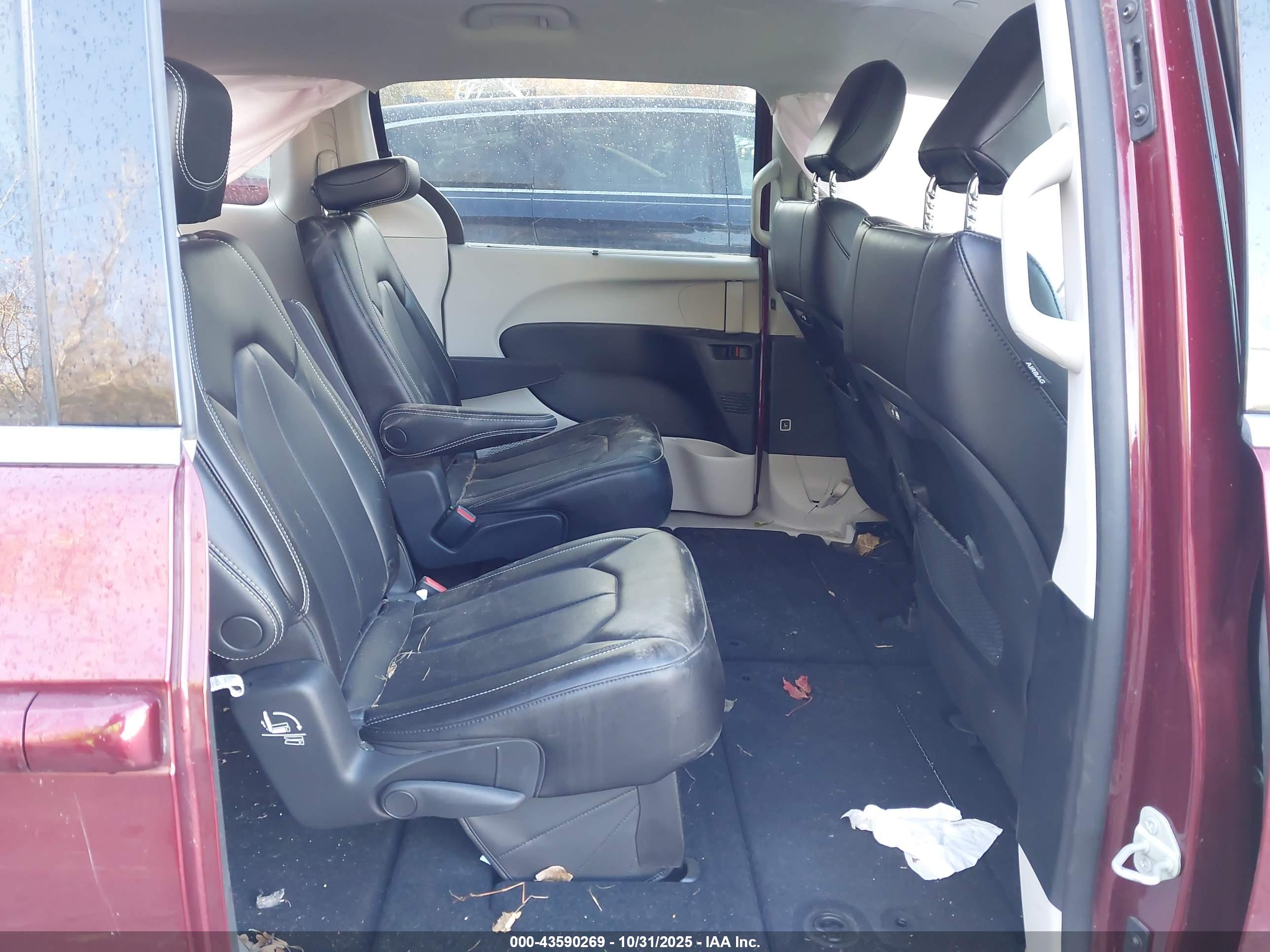 CHRYSLER PACIFICA image 8