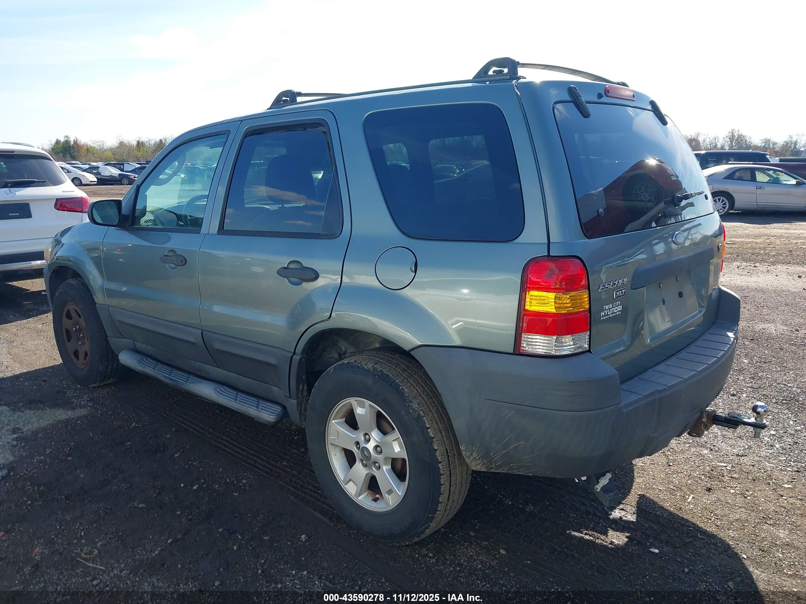 FORD ESCAPE image 3