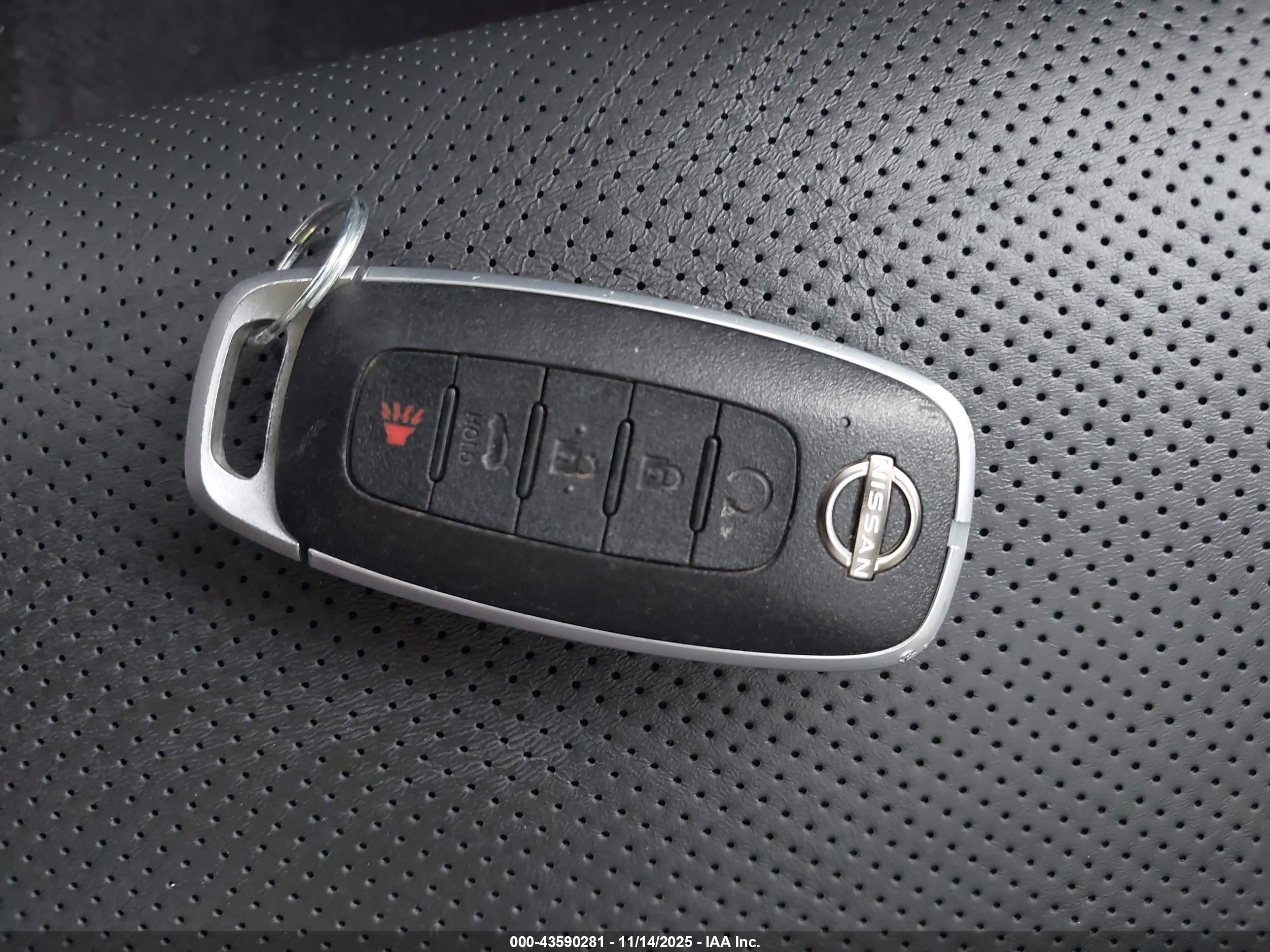 NISSAN ROGUE image 11