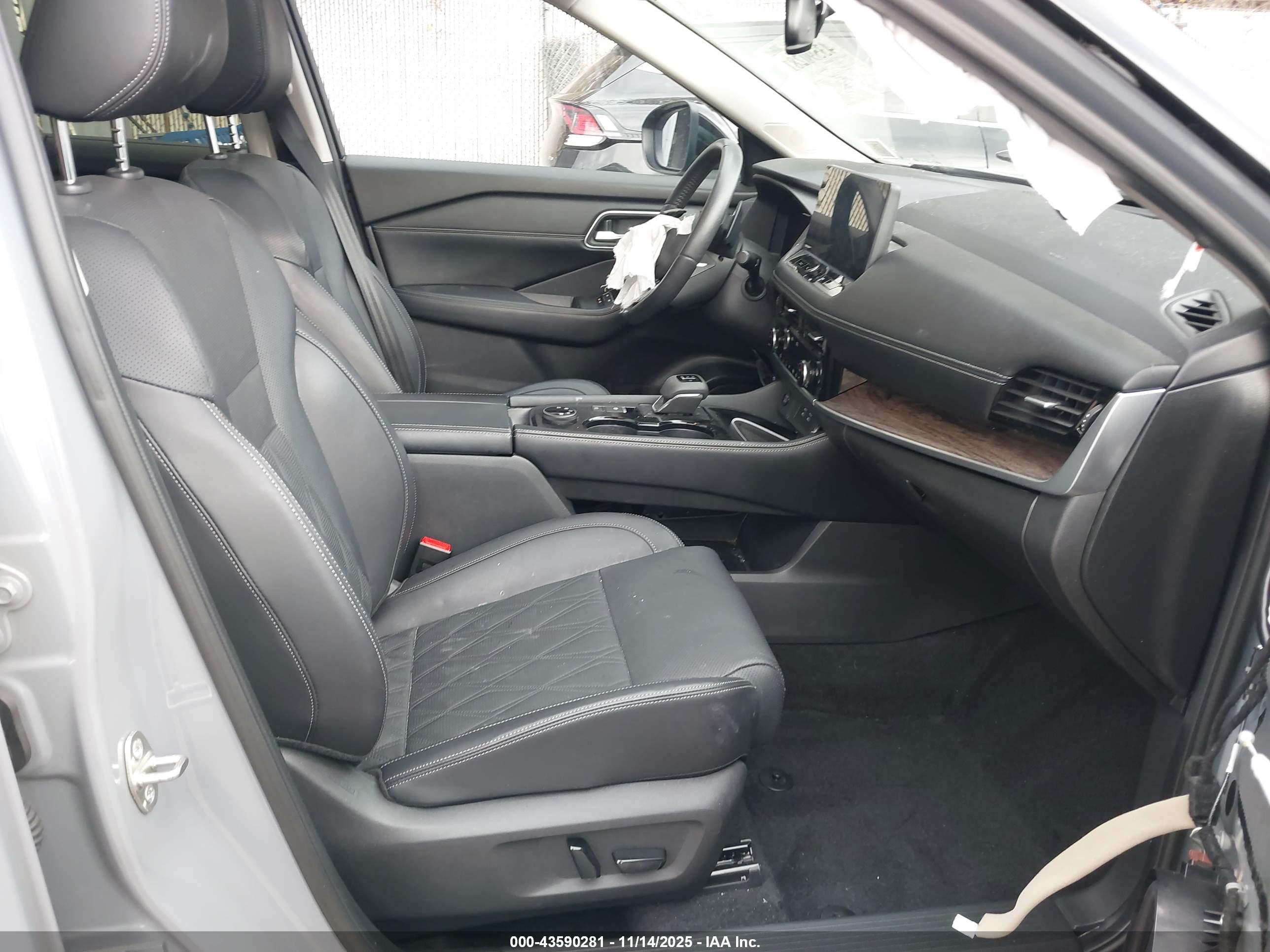 NISSAN ROGUE image 5