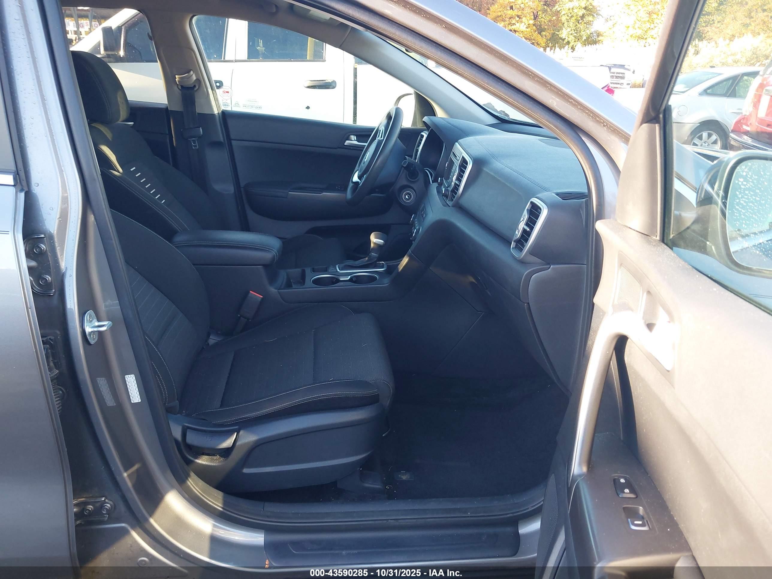 KIA SPORTAGE image 5