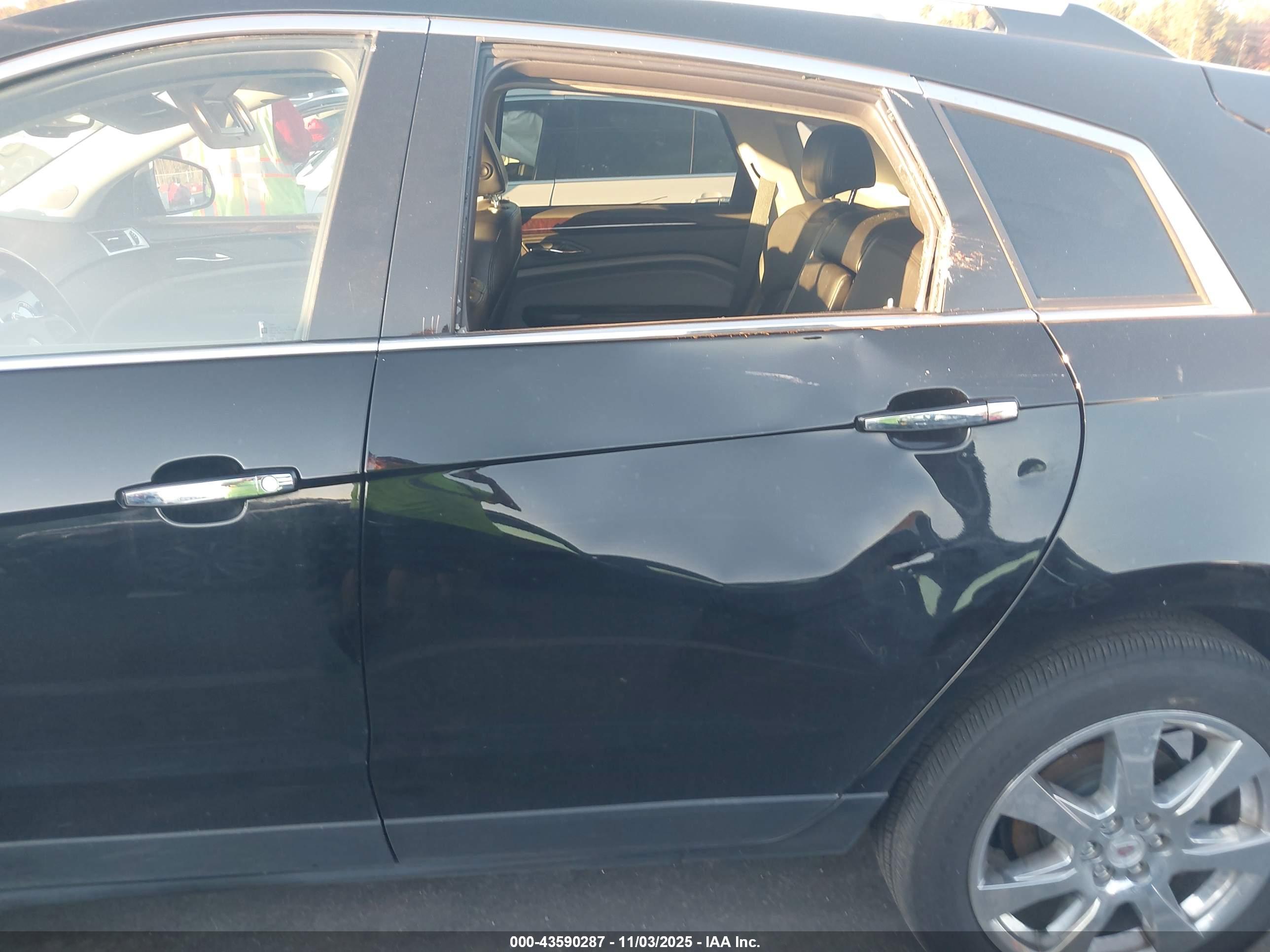 CADILLAC SRX image 6