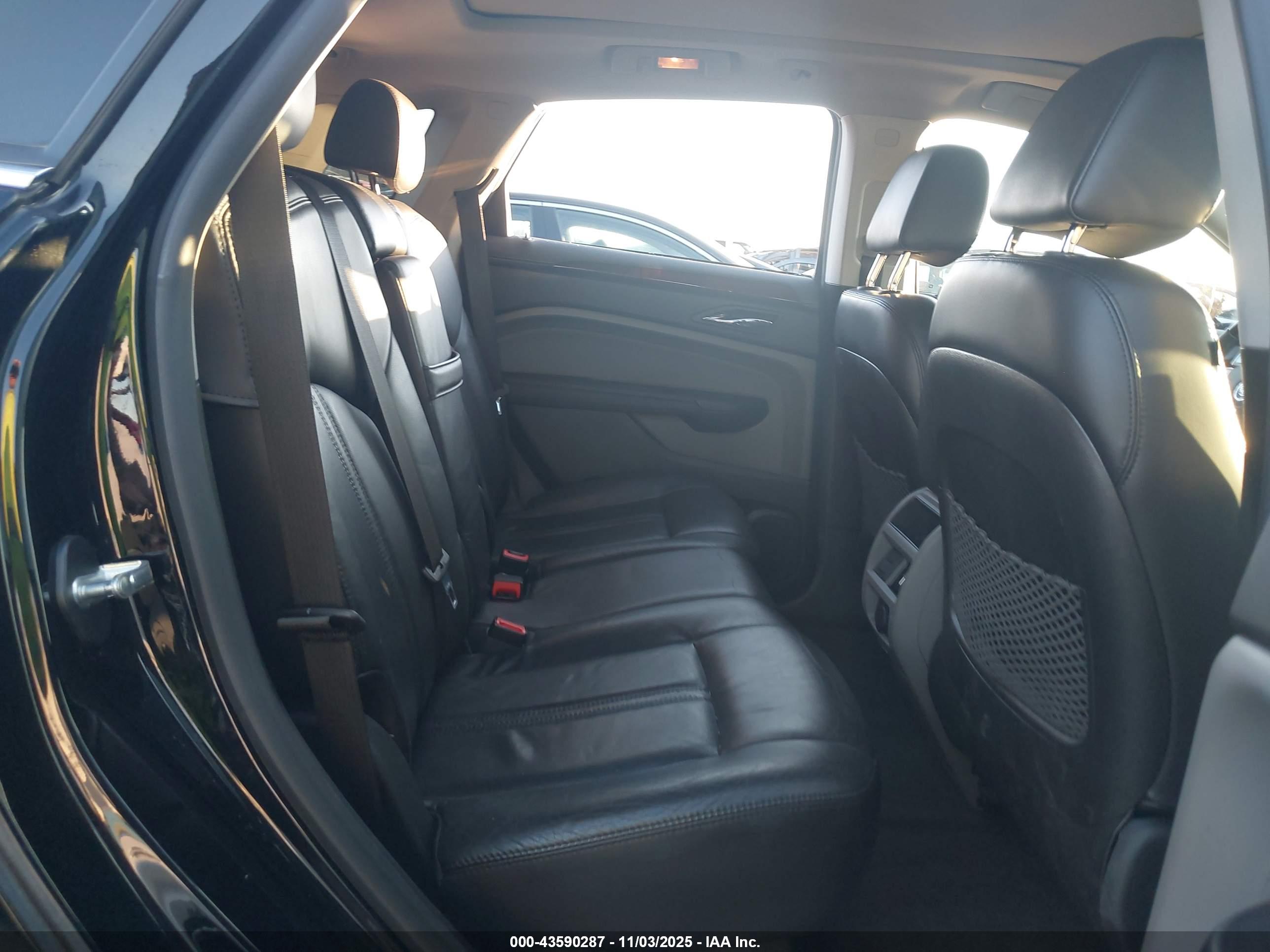 CADILLAC SRX image 8