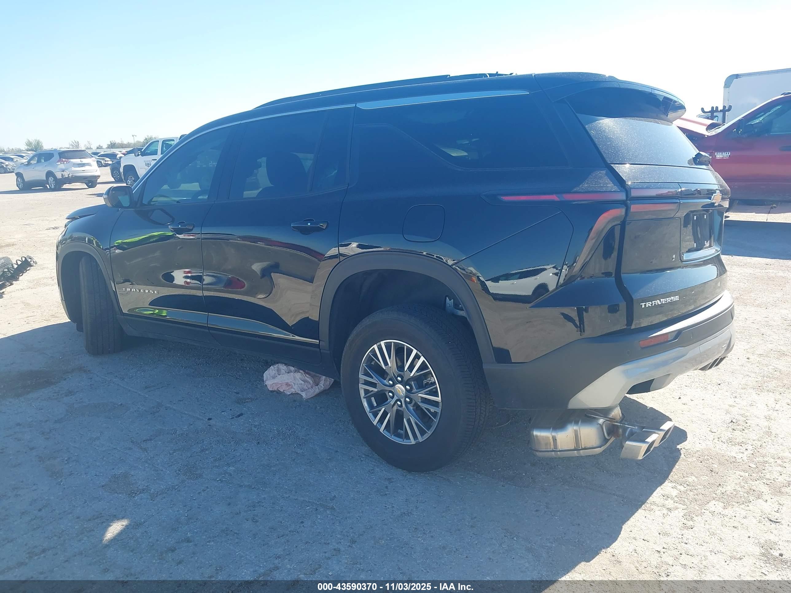 CHEVROLET TRAVERSE image 3