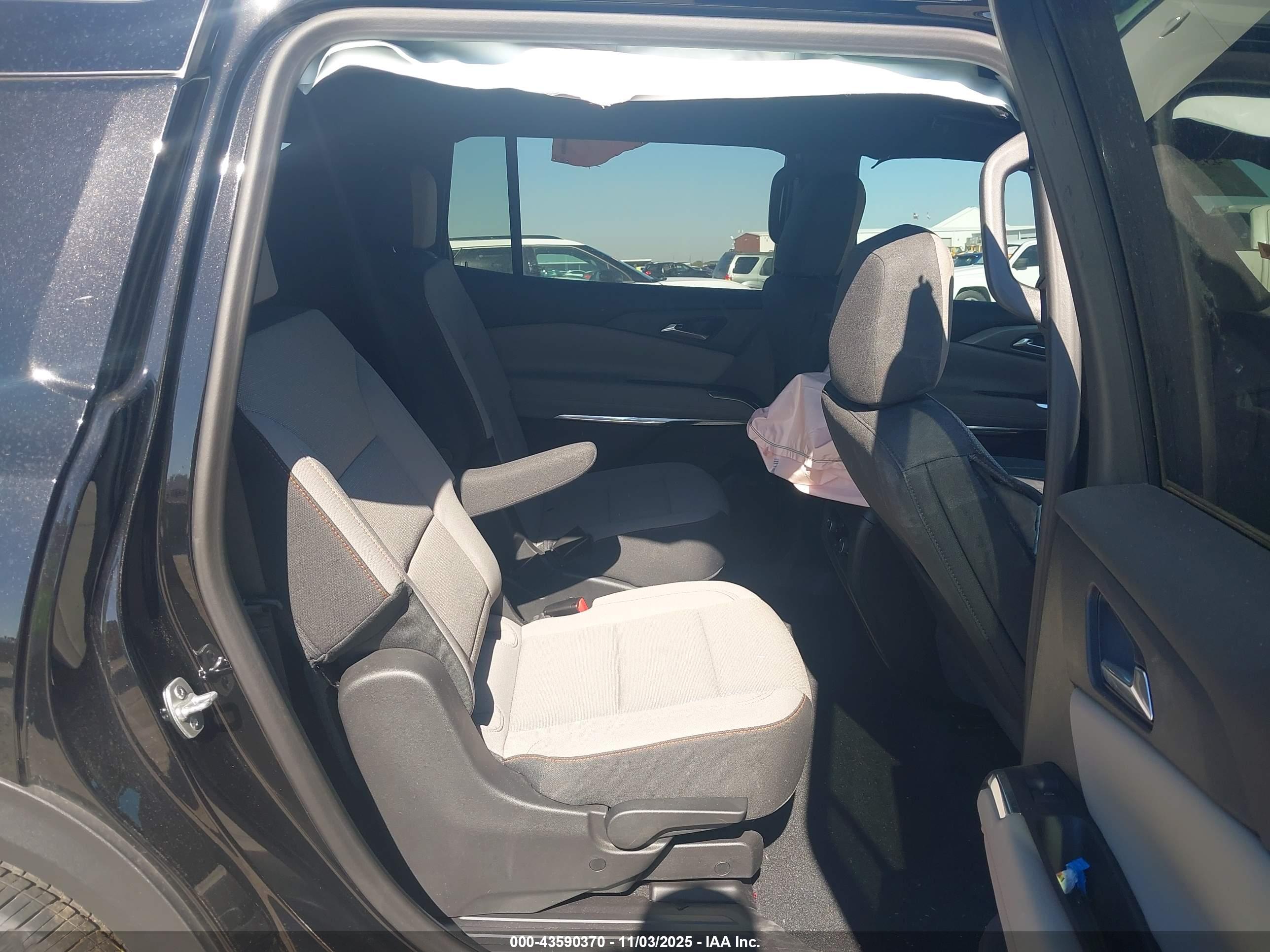 CHEVROLET TRAVERSE image 8