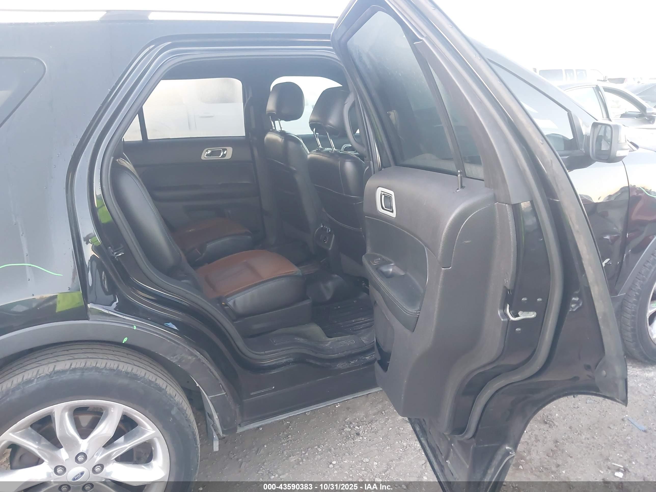 FORD EXPLORER image 8