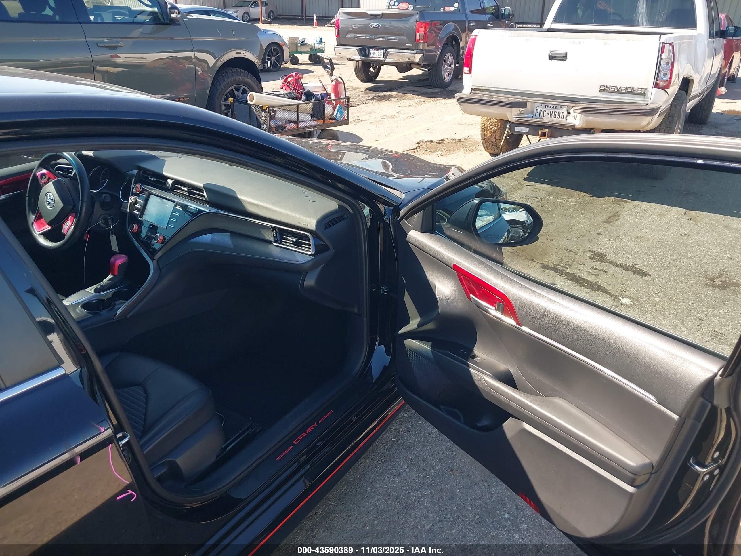 TOYOTA CAMRY image 5