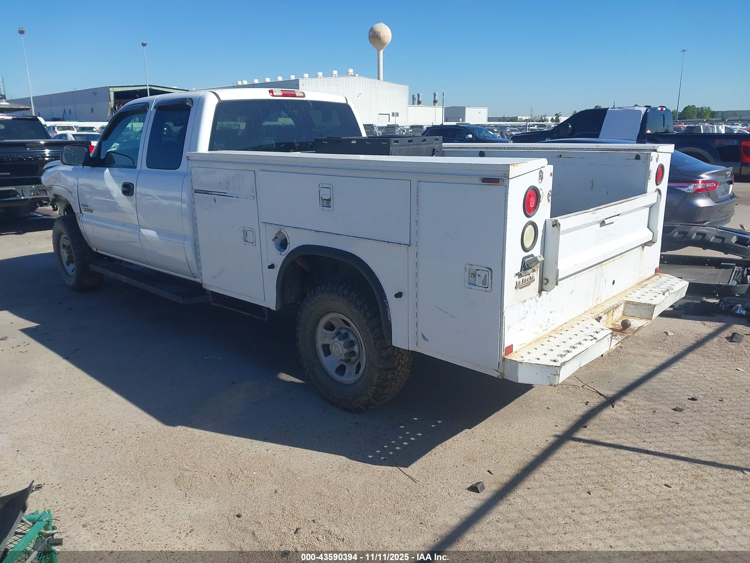 CHEVROLET SILVERADO image 3