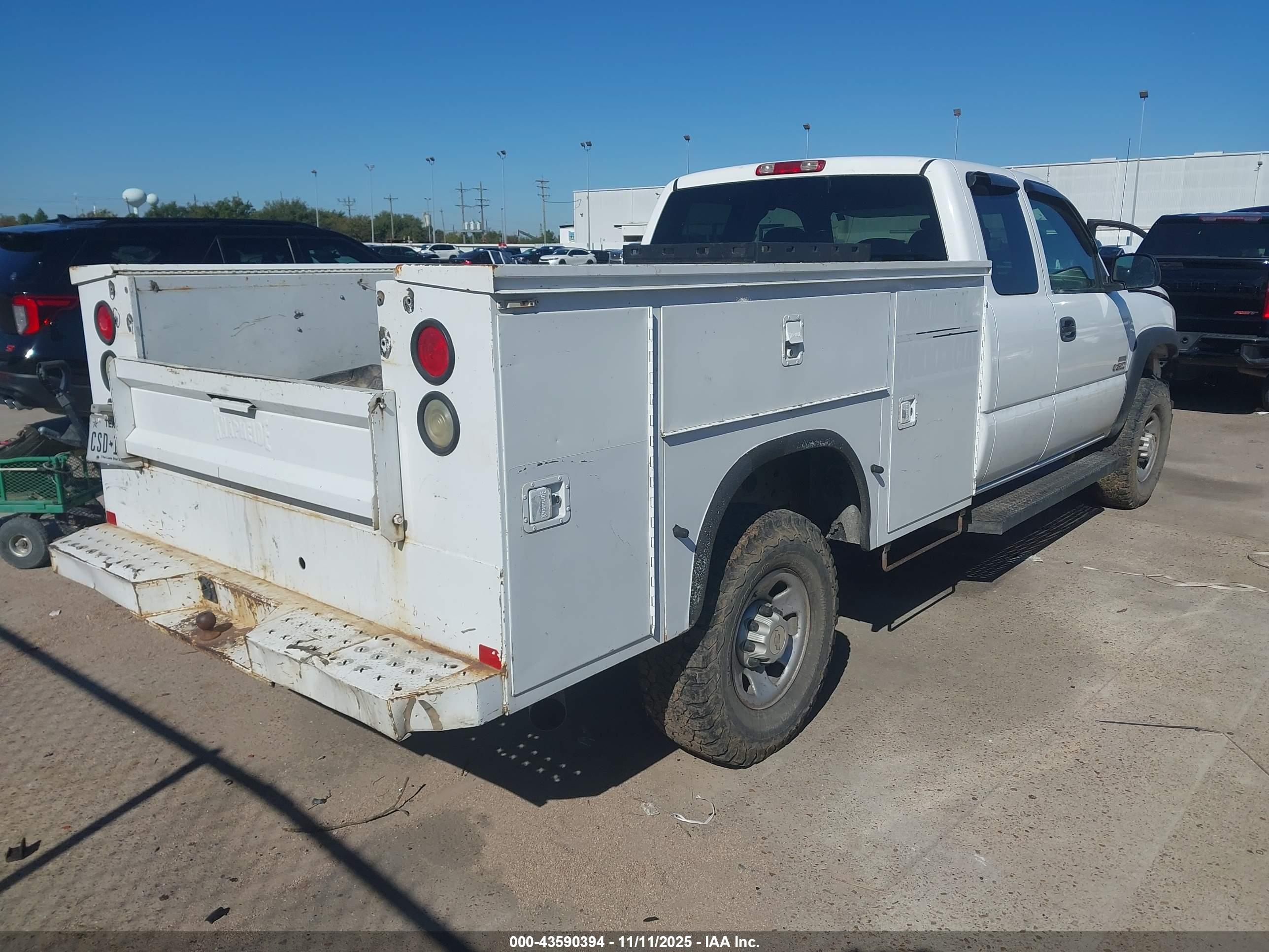 CHEVROLET SILVERADO image 4