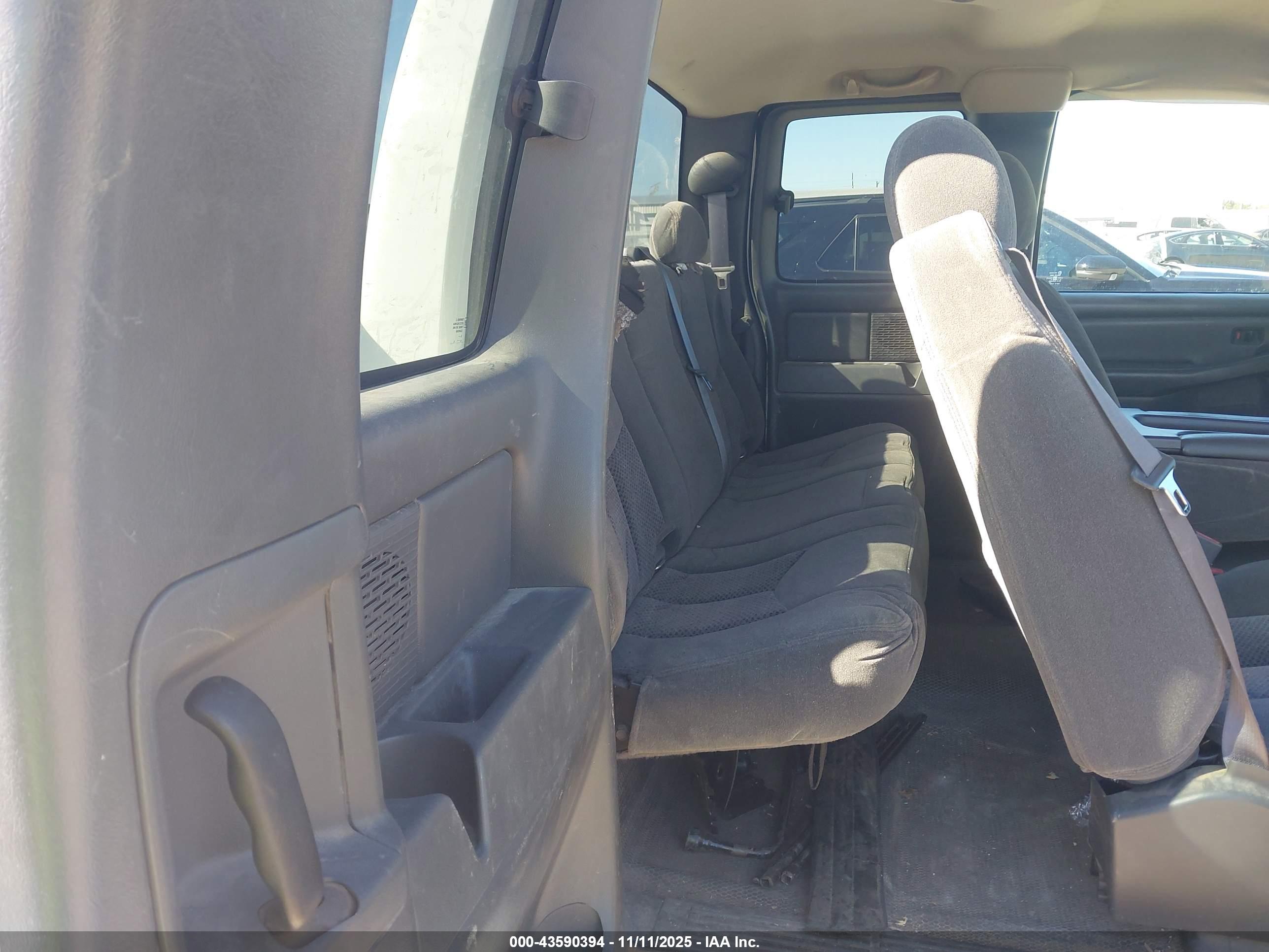 CHEVROLET SILVERADO image 8