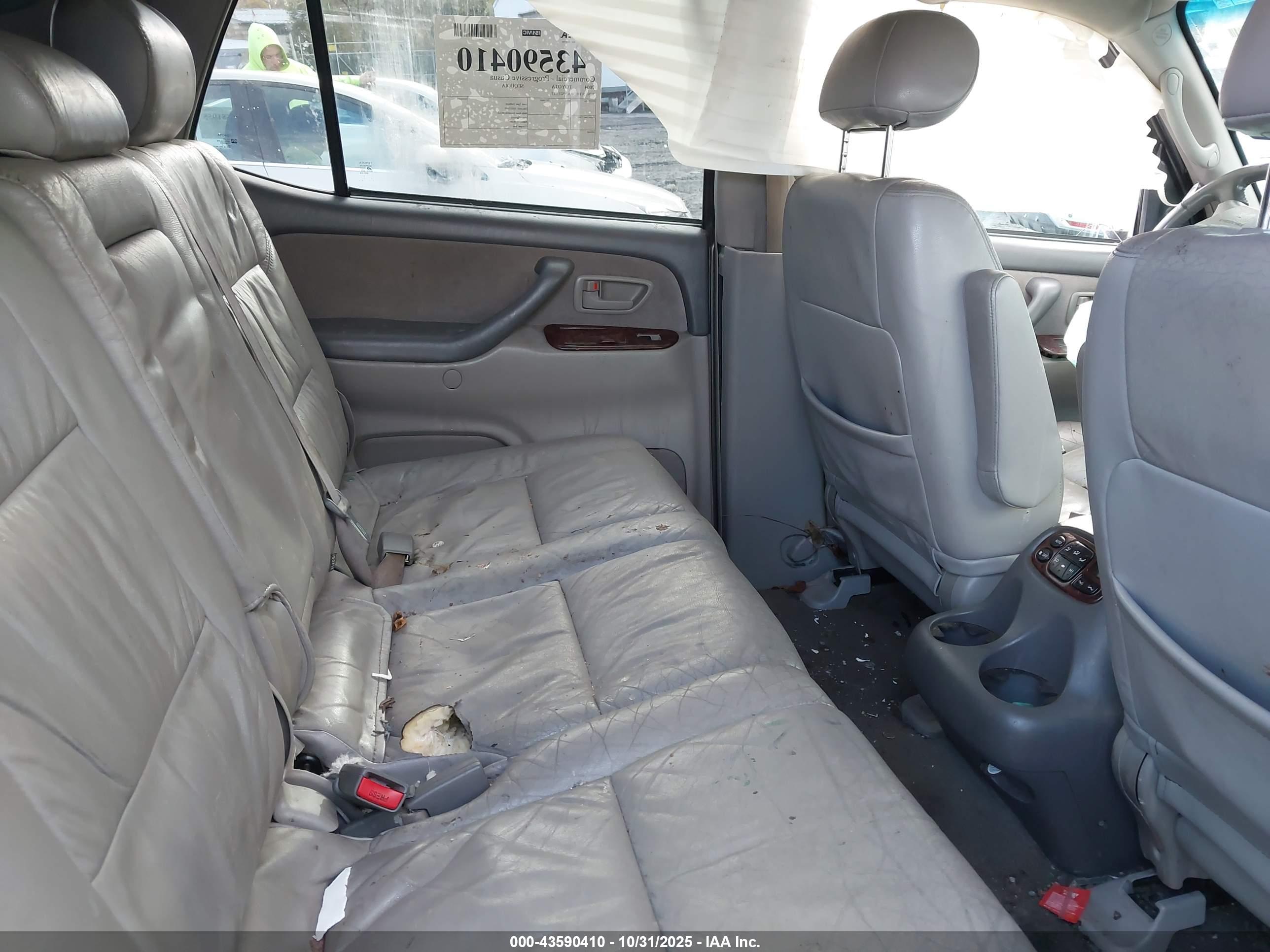 TOYOTA SEQUOIA image 8