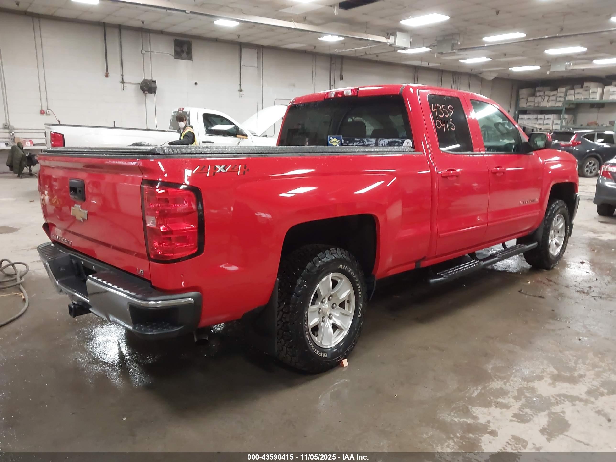 CHEVROLET SILVERADO image 4