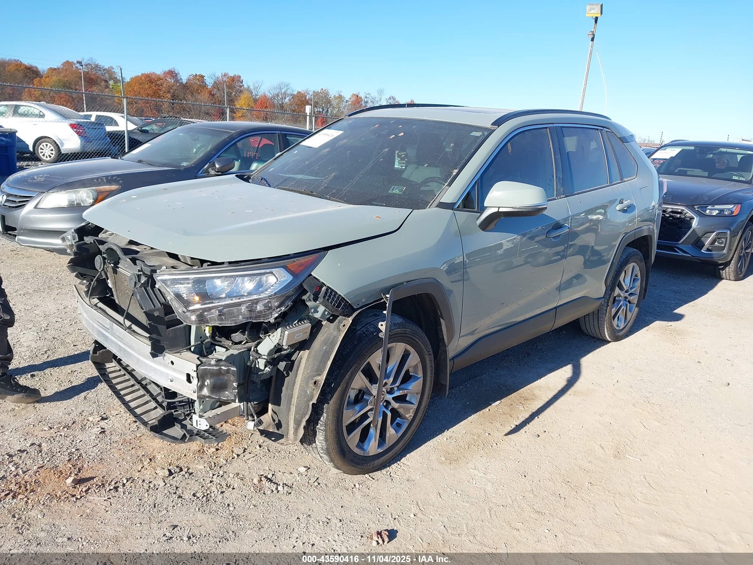 TOYOTA RAV4 image 2