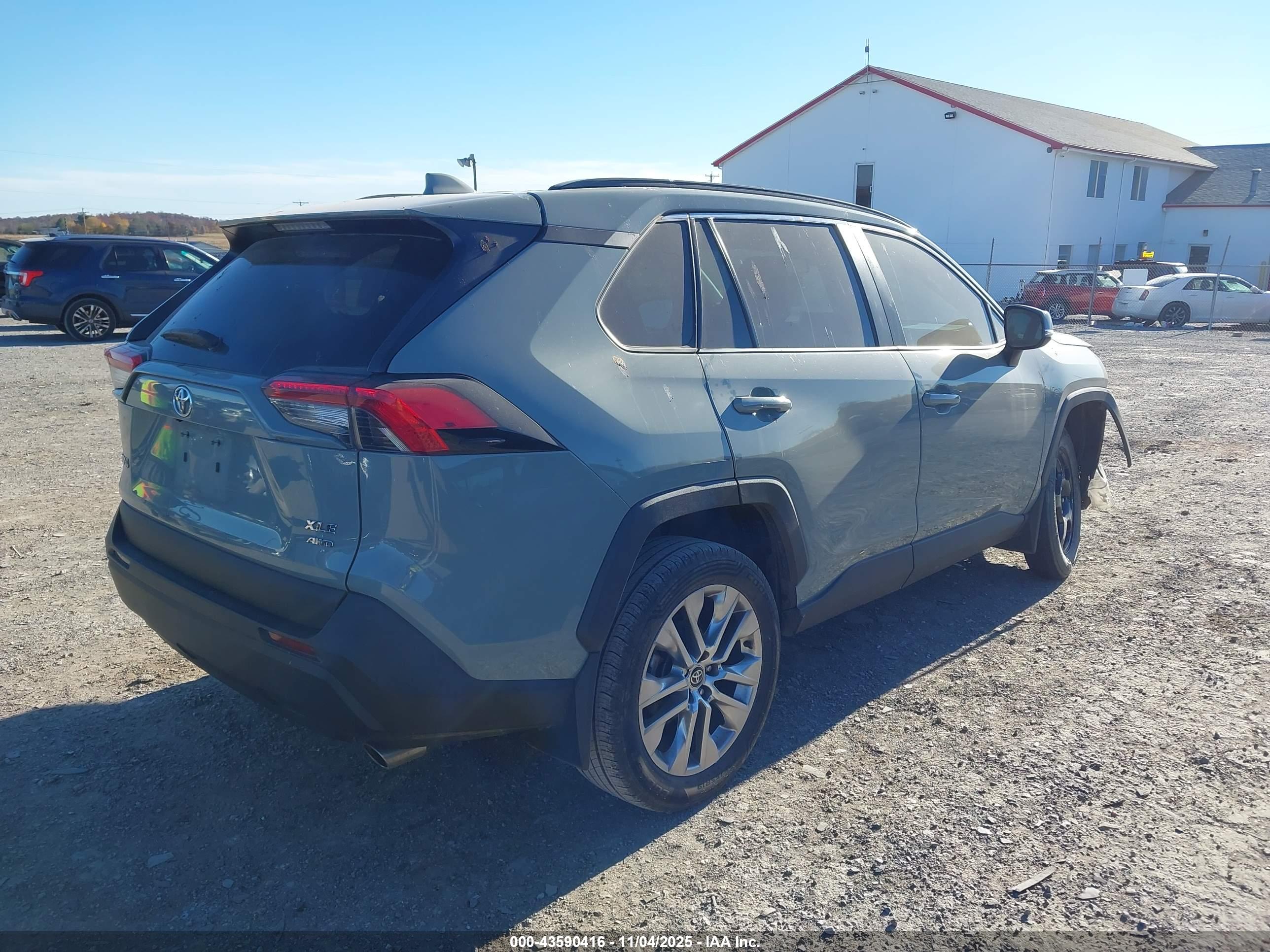 TOYOTA RAV4 image 4