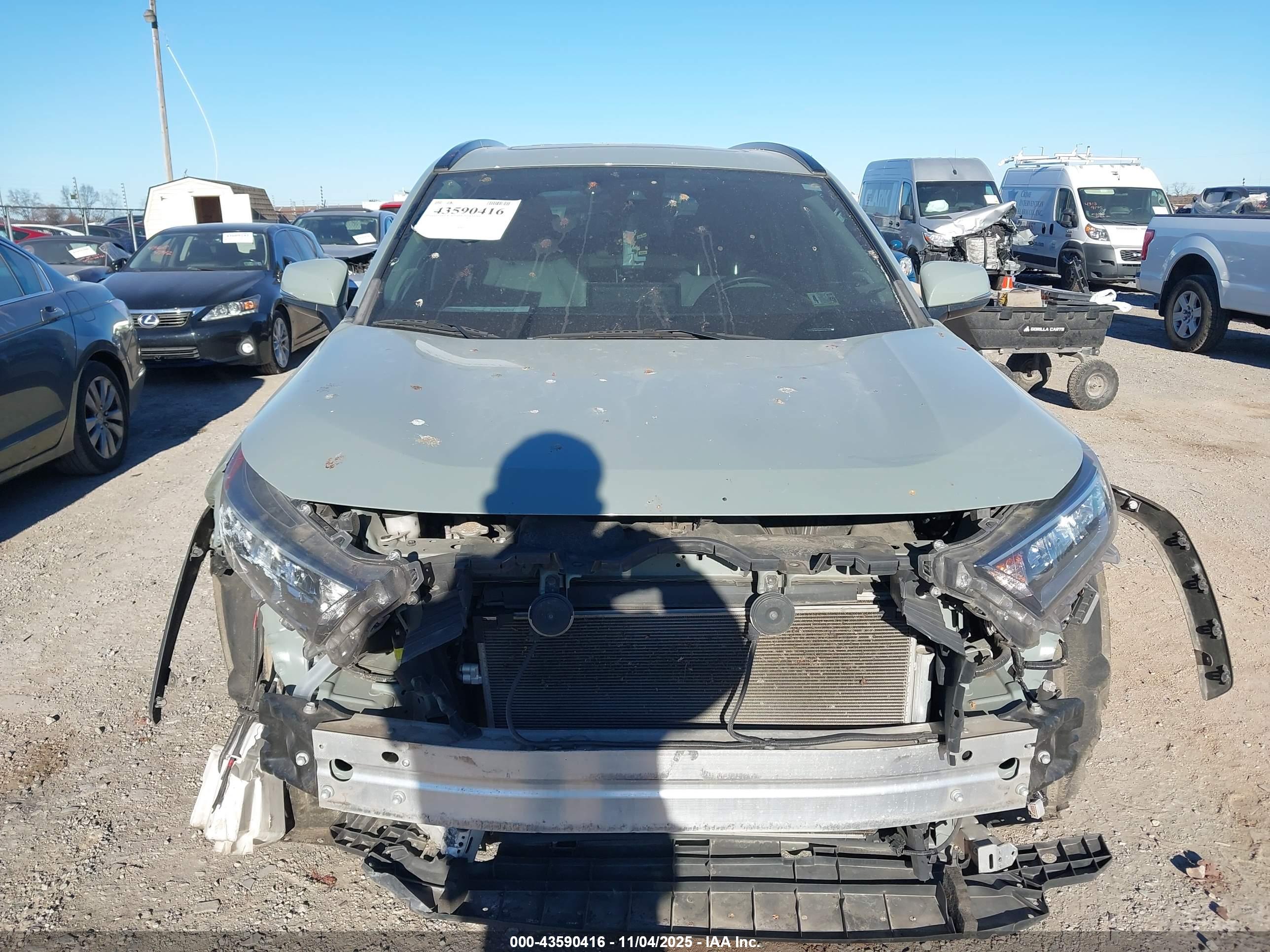 TOYOTA RAV4 image 6