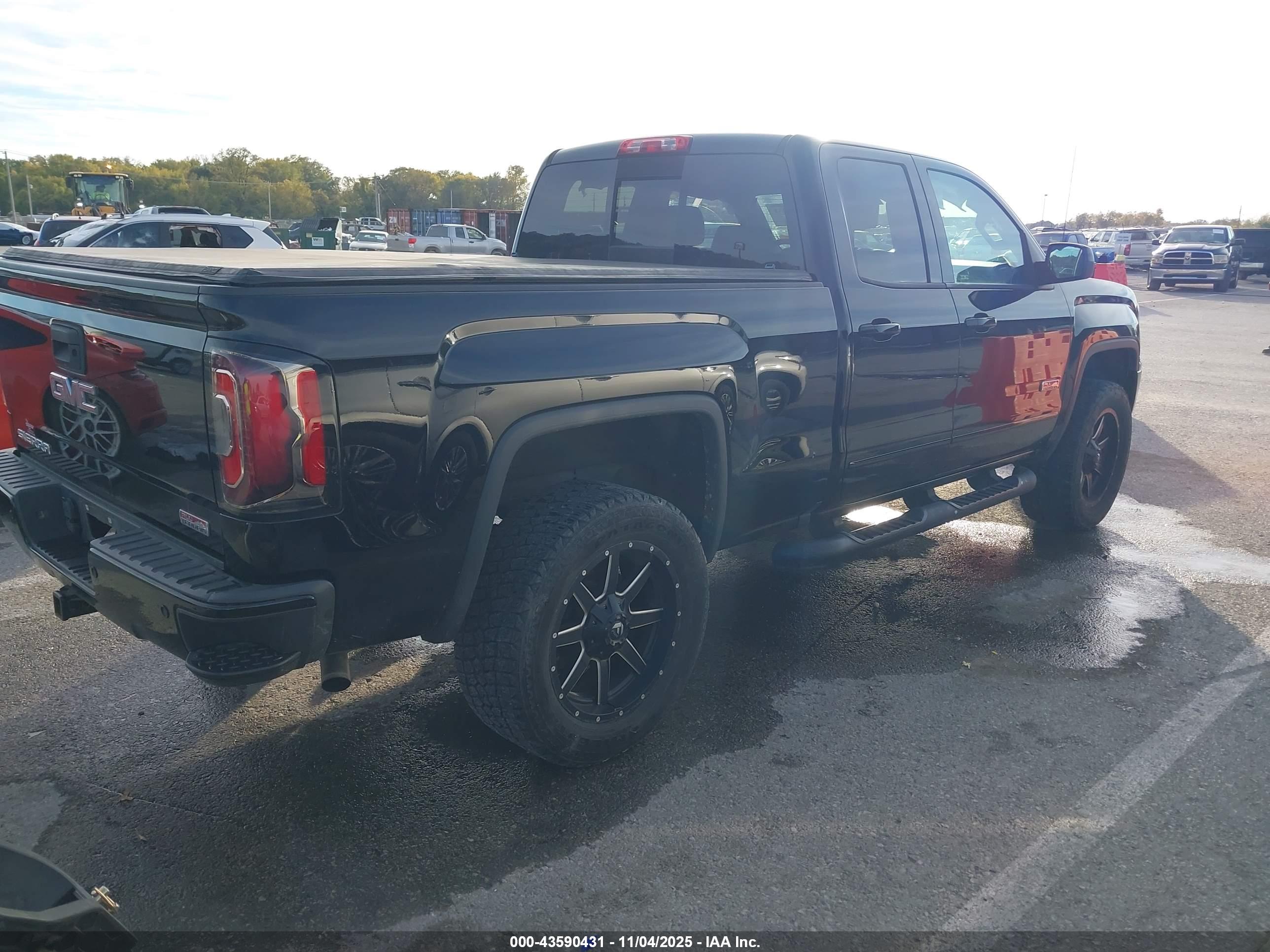 GMC SIERRA image 4