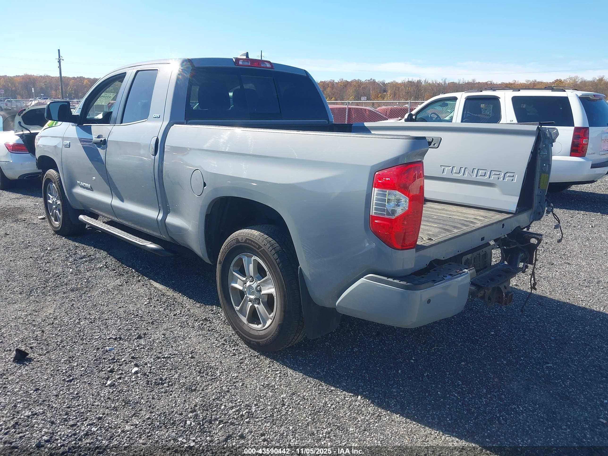 TOYOTA TUNDRA image 3