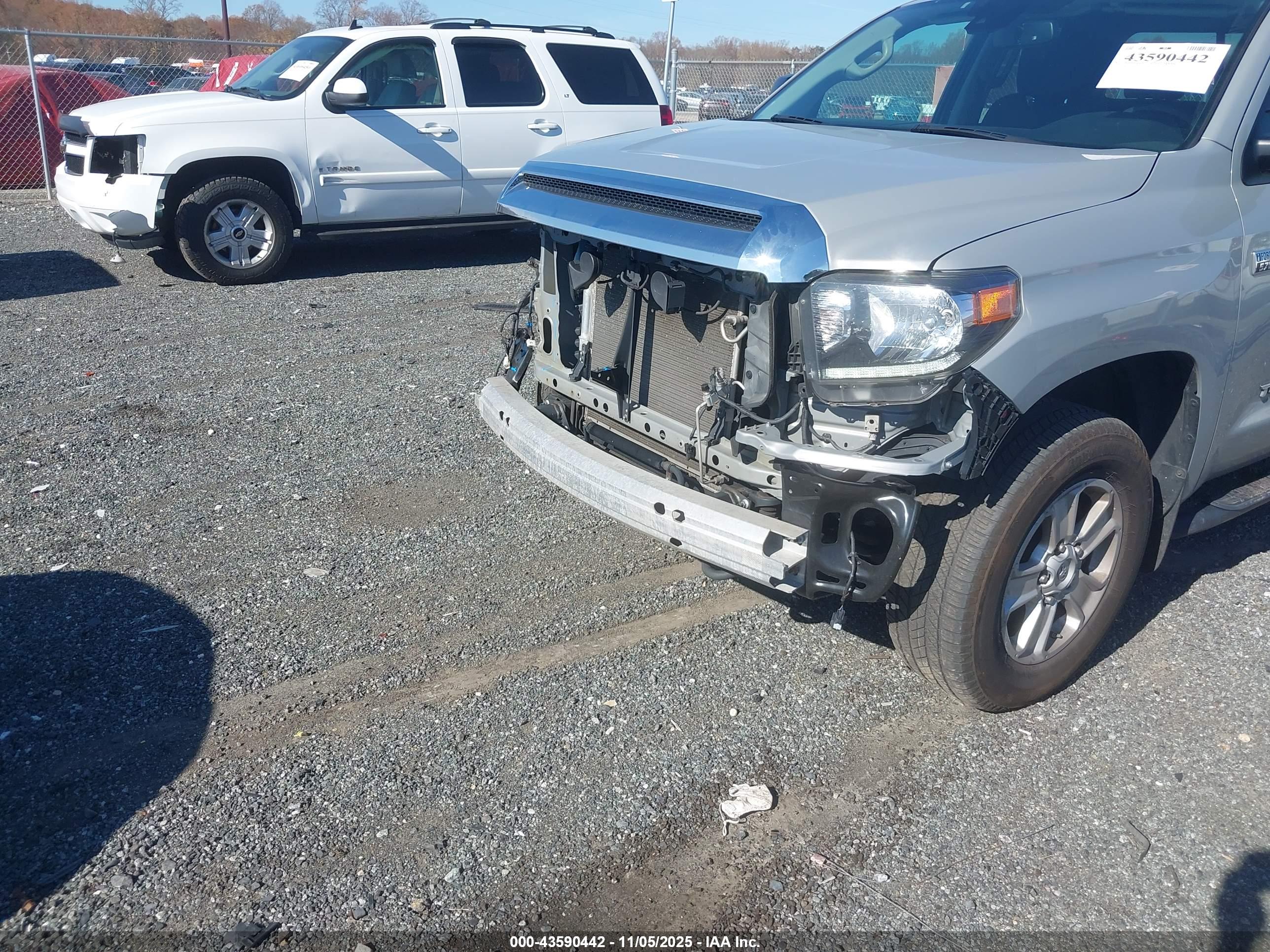 TOYOTA TUNDRA image 6