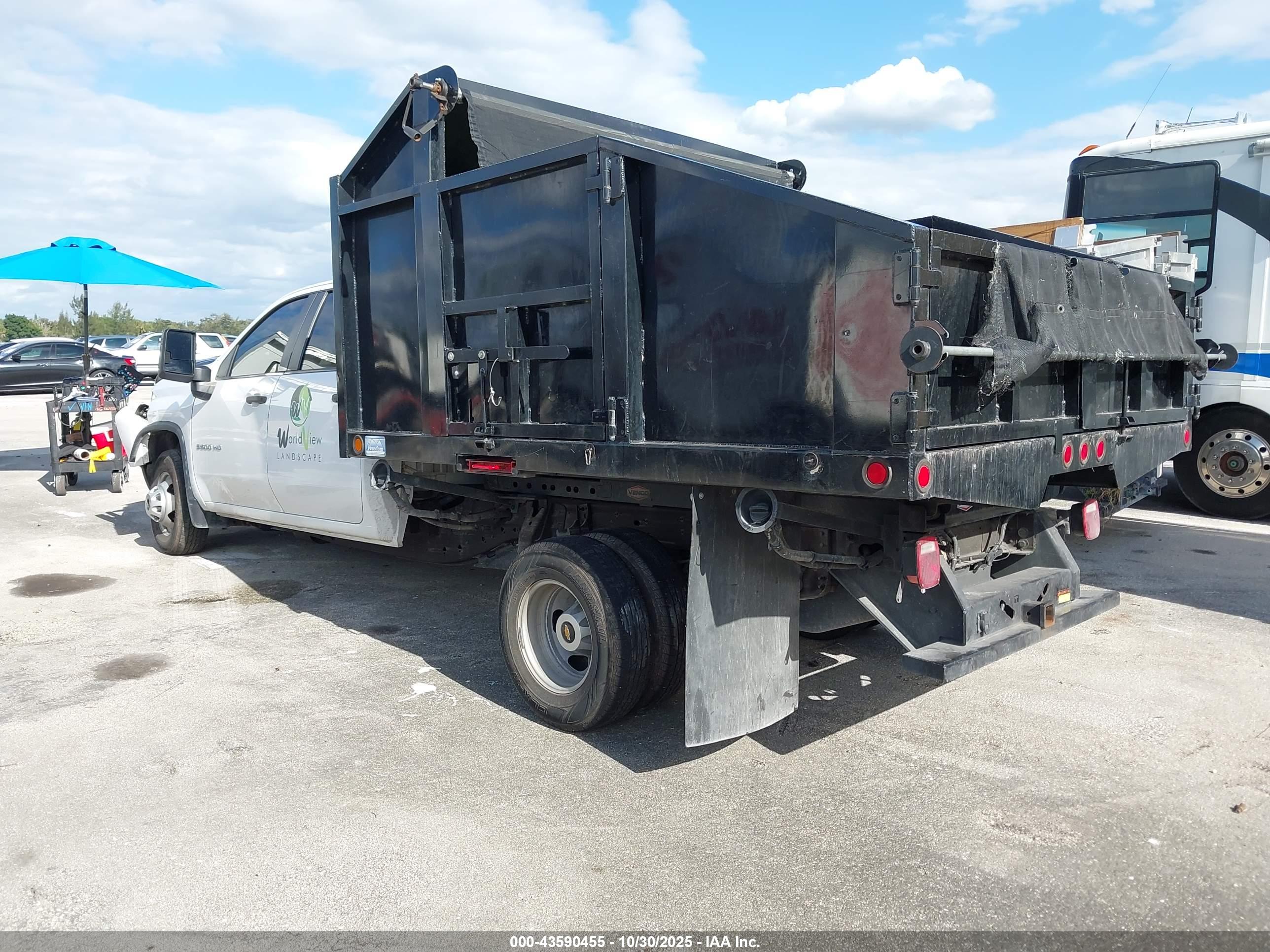 CHEVROLET SILVERADO image 3