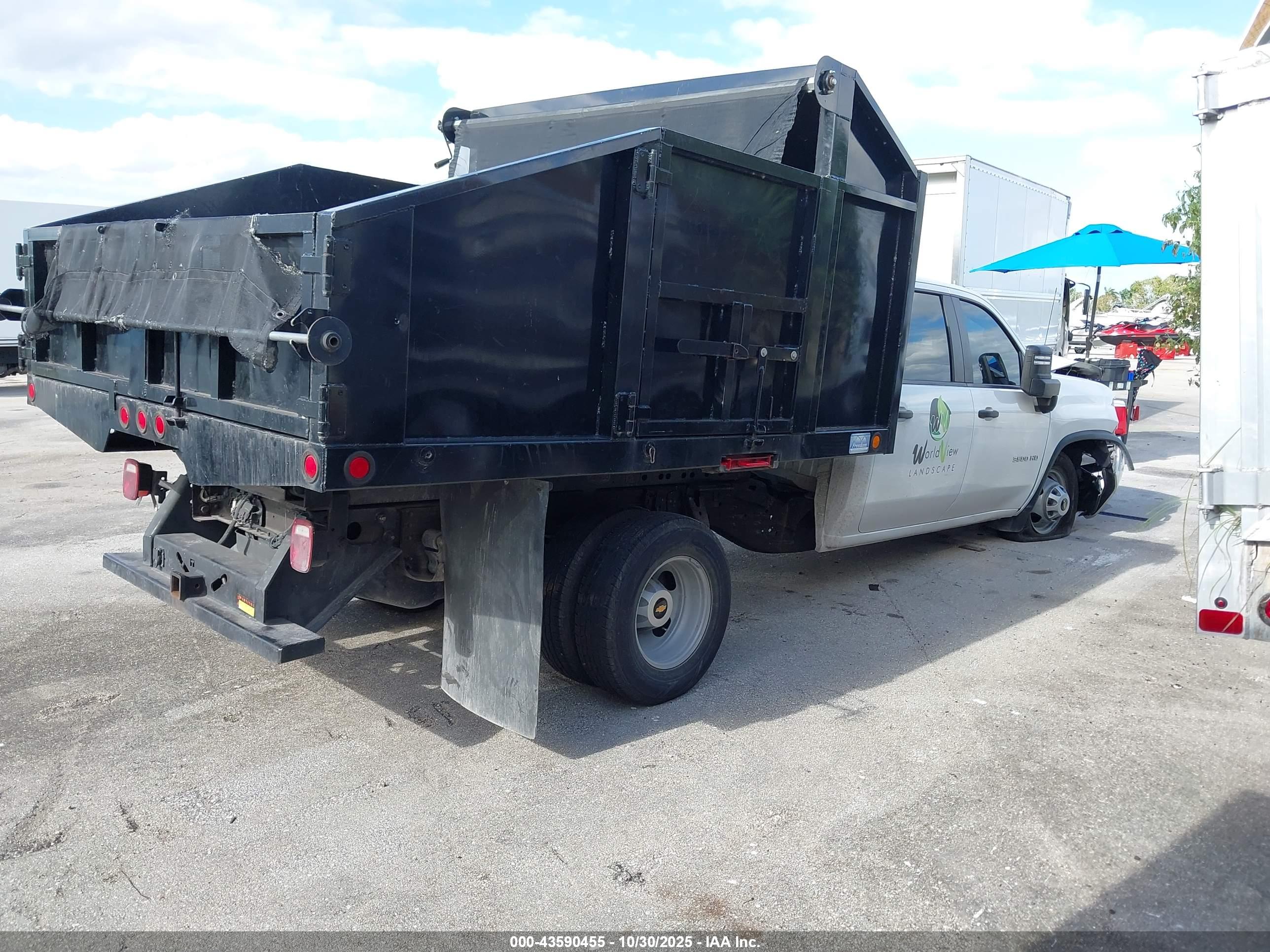CHEVROLET SILVERADO image 4