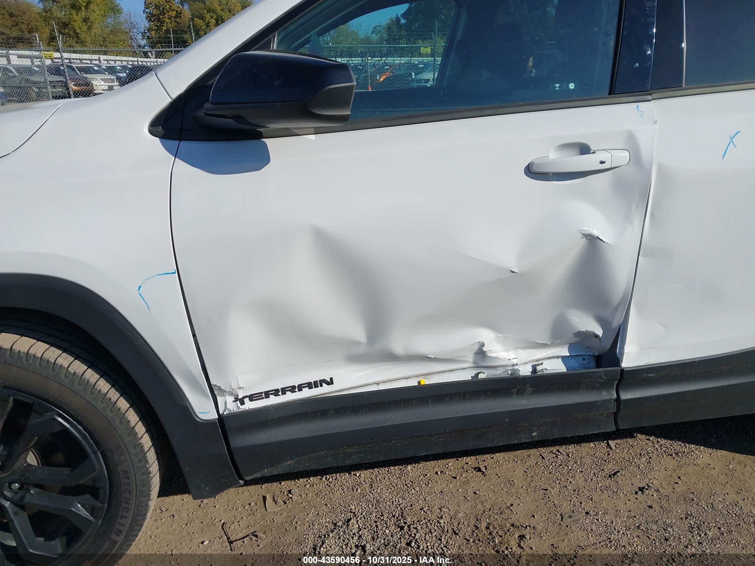 GMC TERRAIN image 6