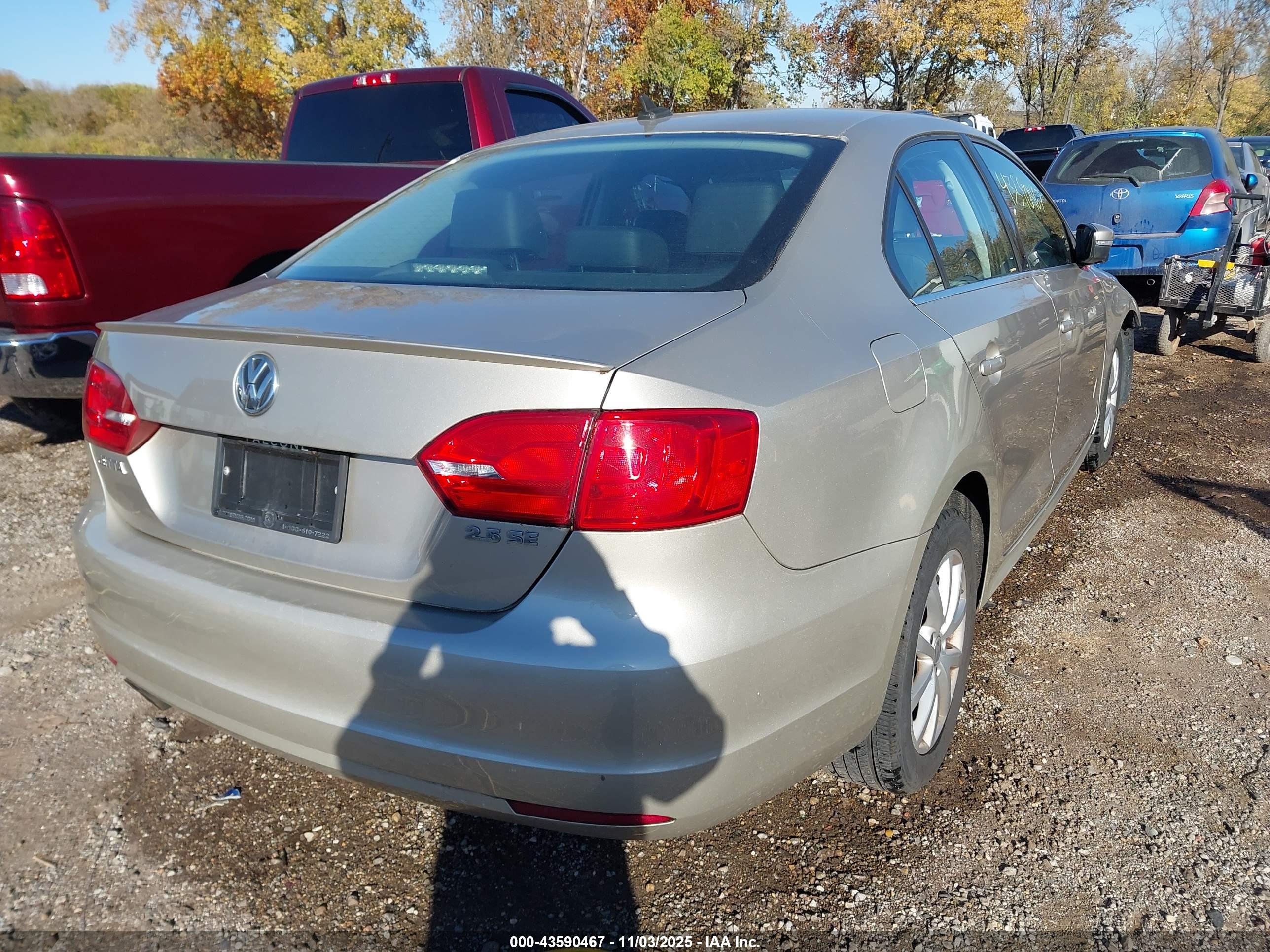 VOLKSWAGEN JETTA image 4